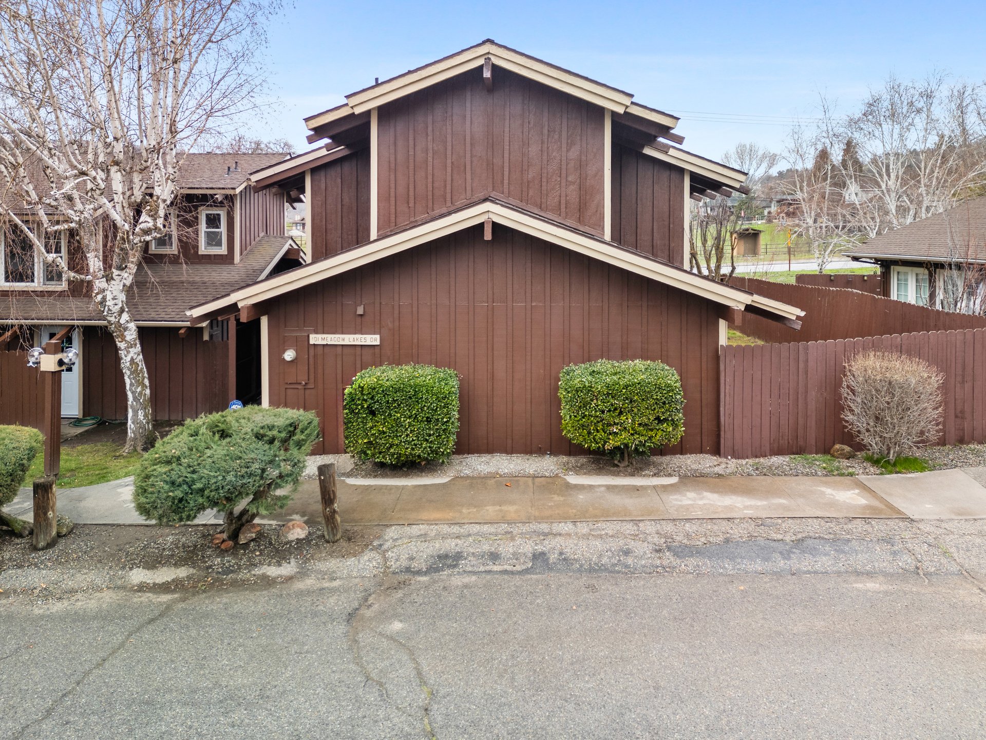 Charming Updated Condo in Bear Valley Springs – 101 Meadow Lakes