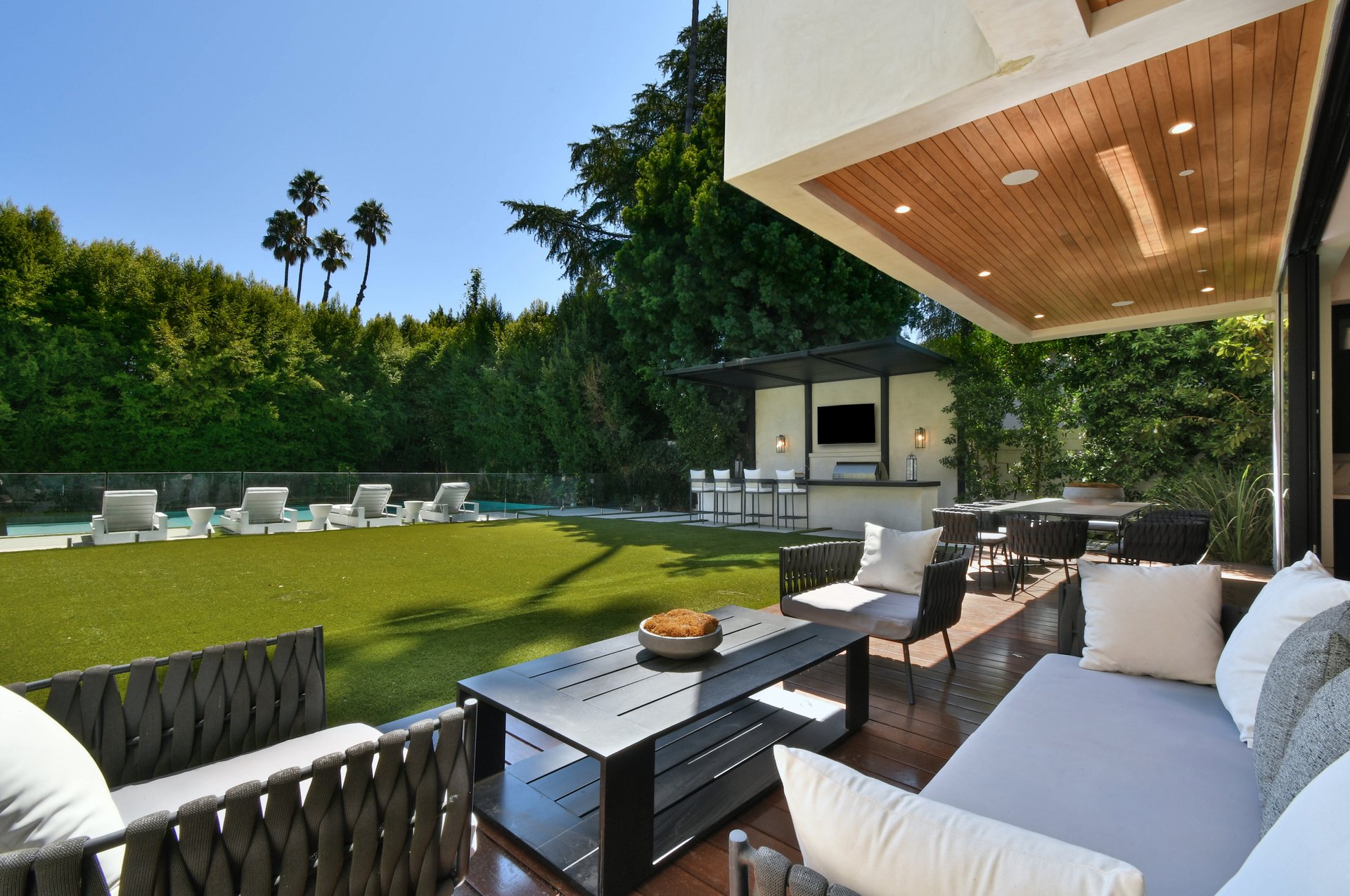 4544 Woodley Ave
