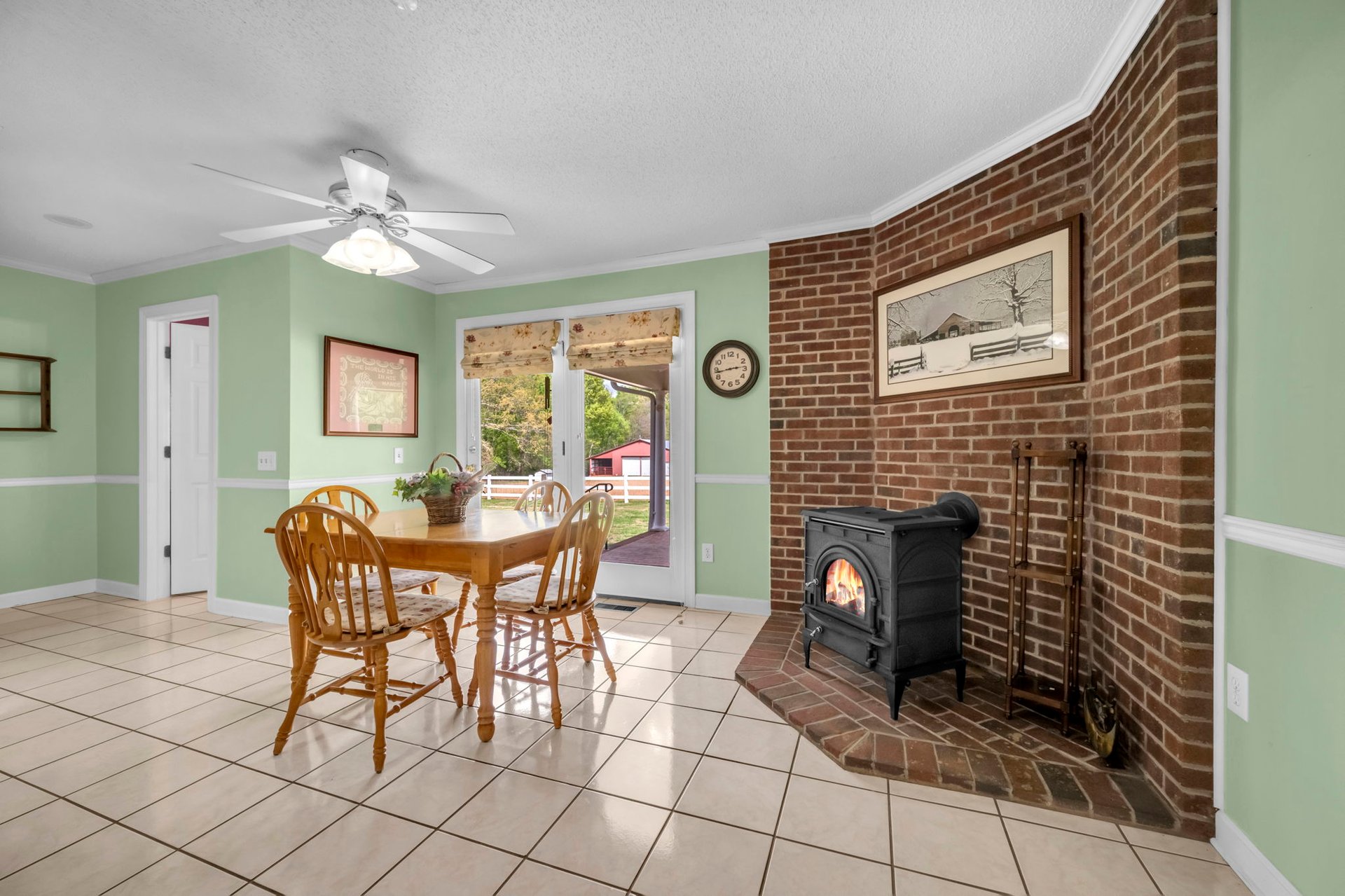 824 N Forest Hills School Rd