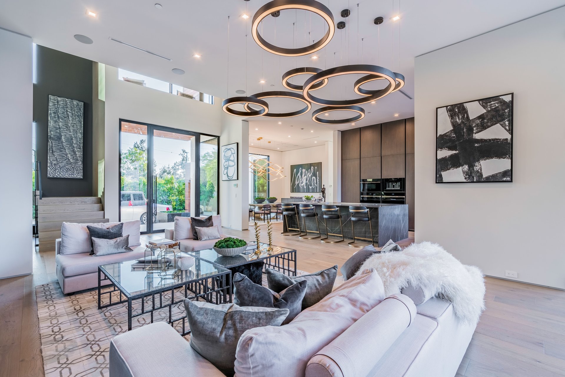 3958 Sunswept Dr