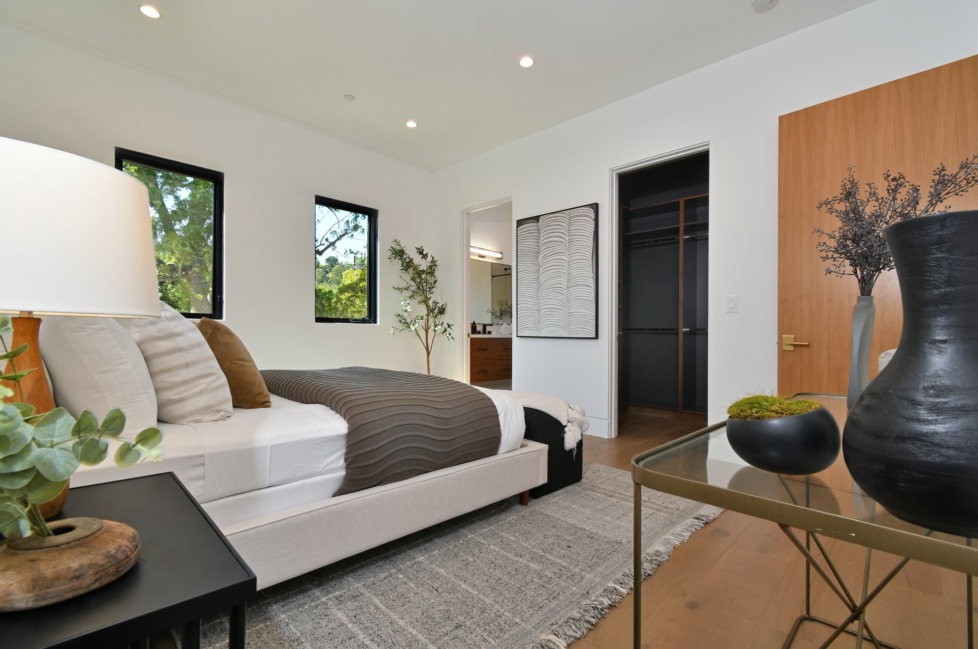 4544 Woodley Ave