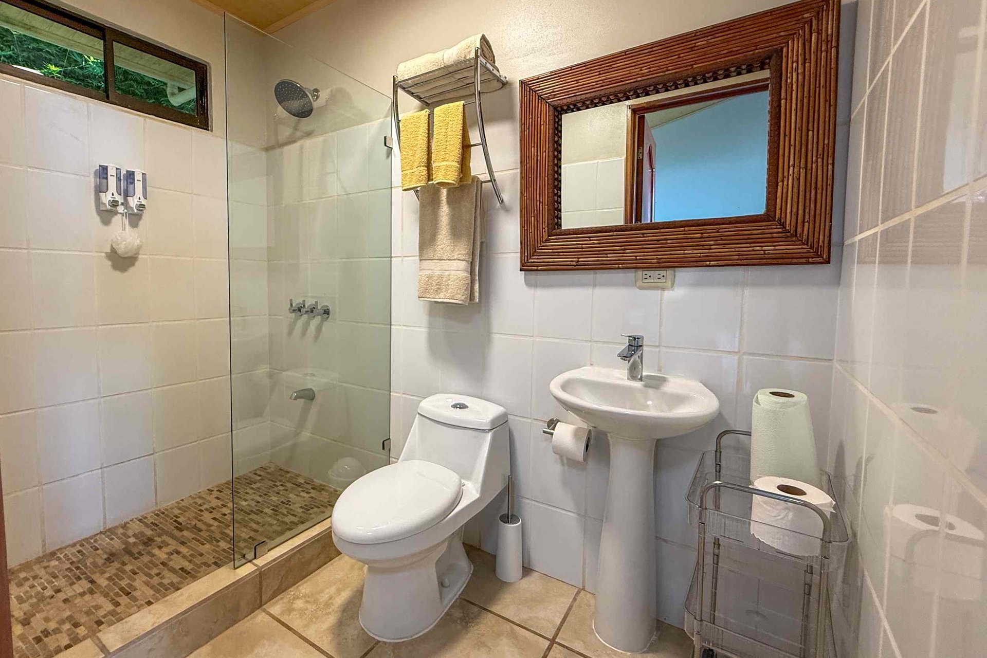 Totally Remodeled Coastal Jungle 2-Bedroom Sanctuary Home with Valley & Ocean Views in Lagunas above Dominical Costa Rica