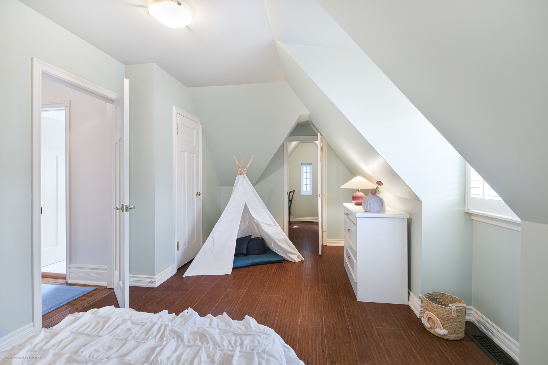 Moore Park 5 Bedroom on Lush Lot