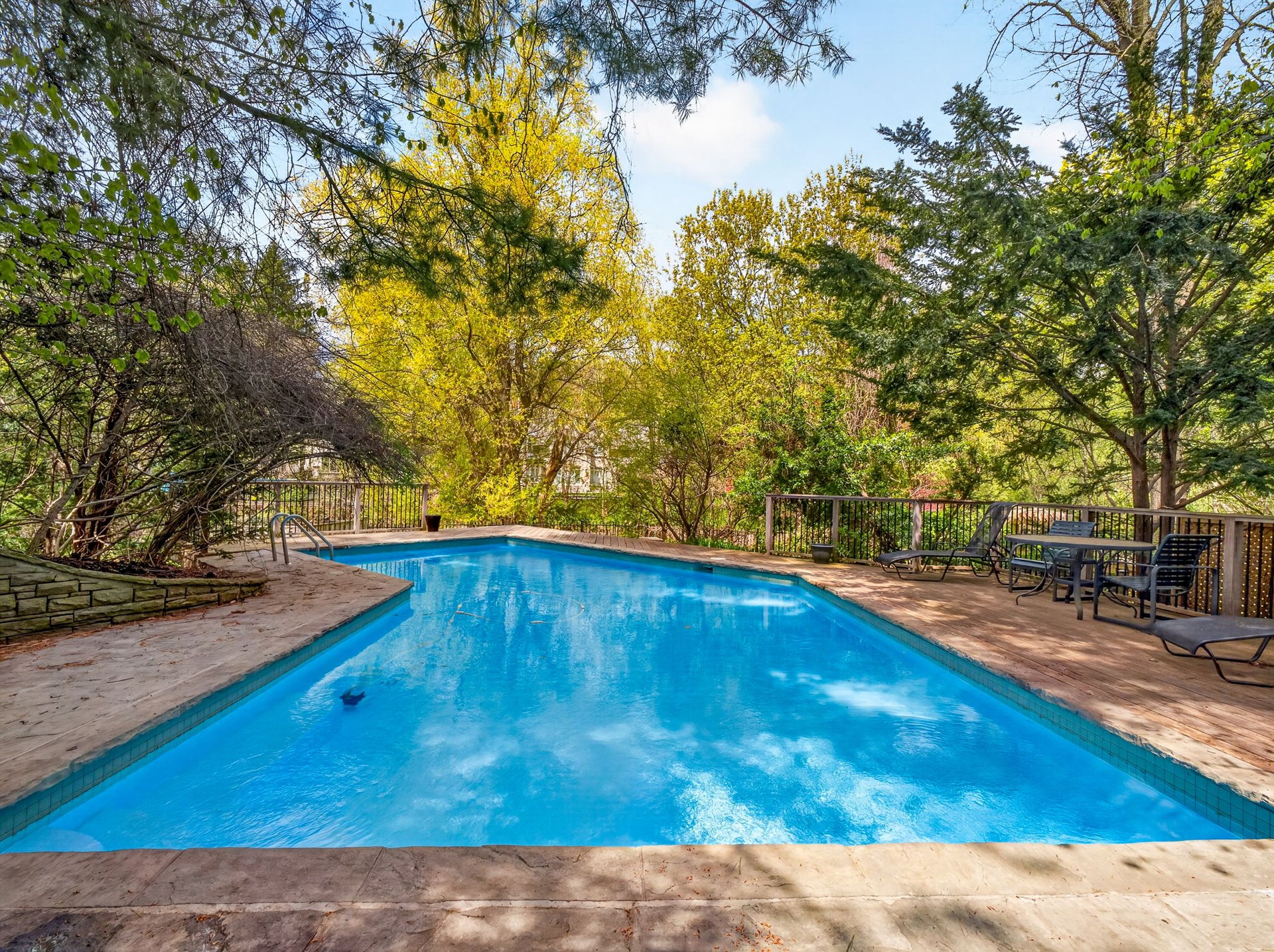 SOLD: Luxurious Country Living In The City