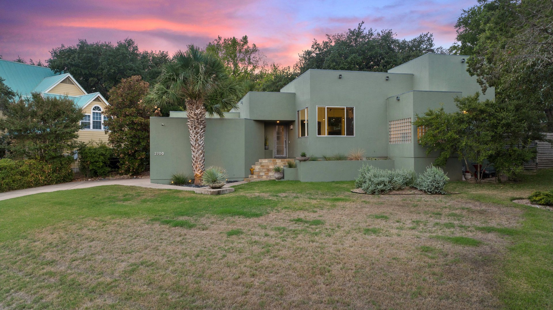 2700 De Soto DR