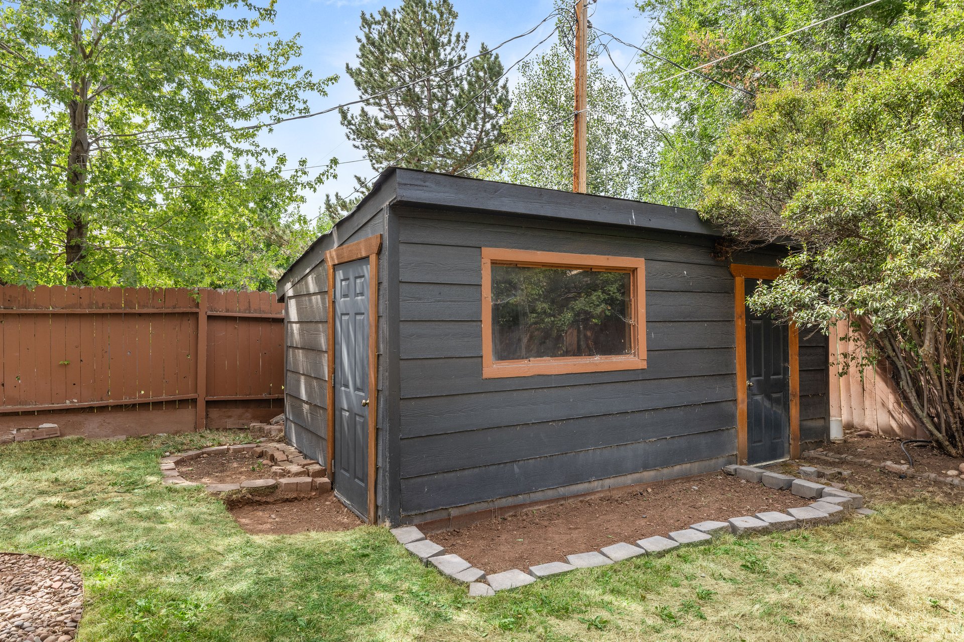 Spacious Mid-Valley Residence Near Crown Mountain Park