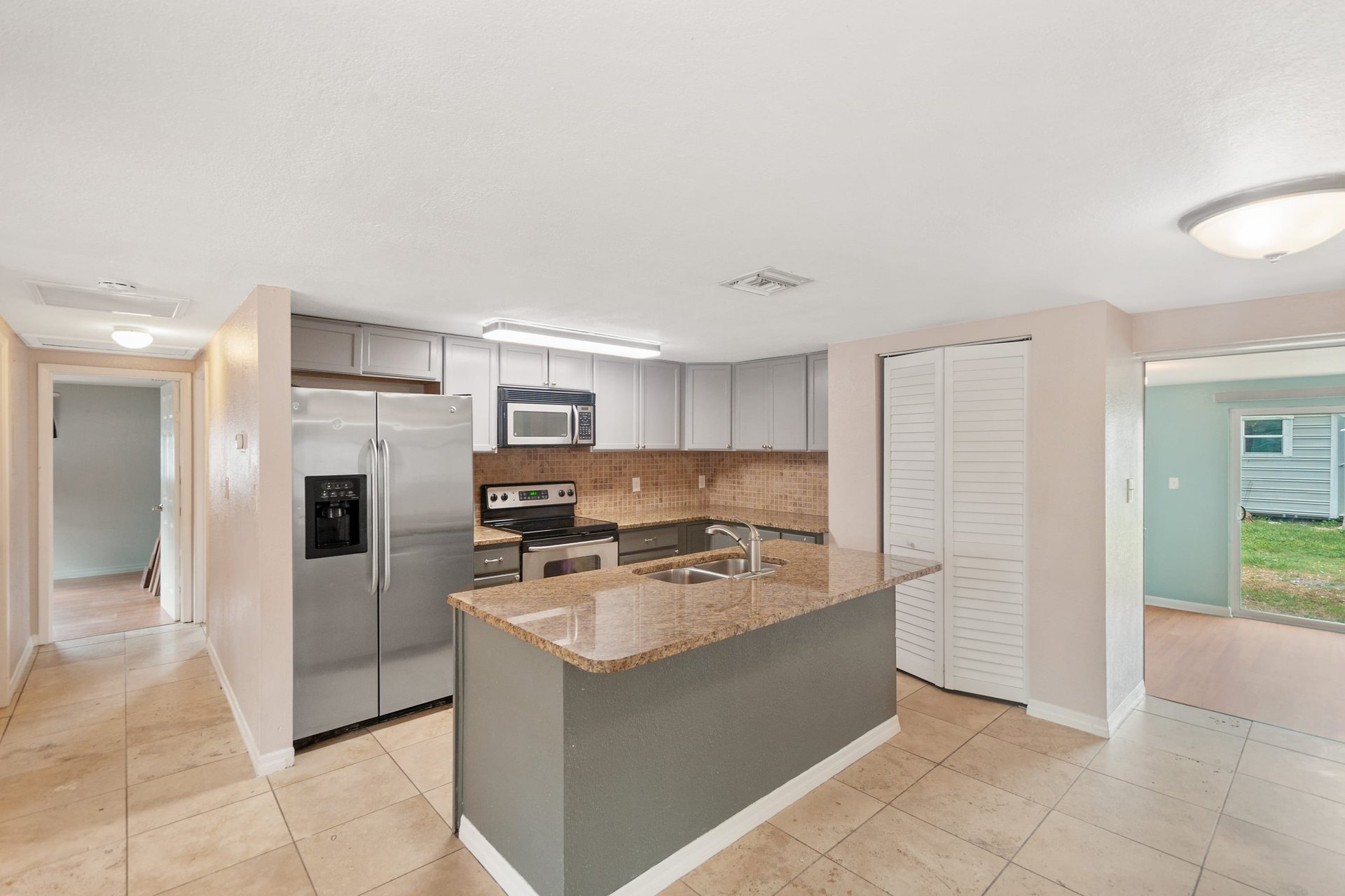 3207 ACACIA  STREET