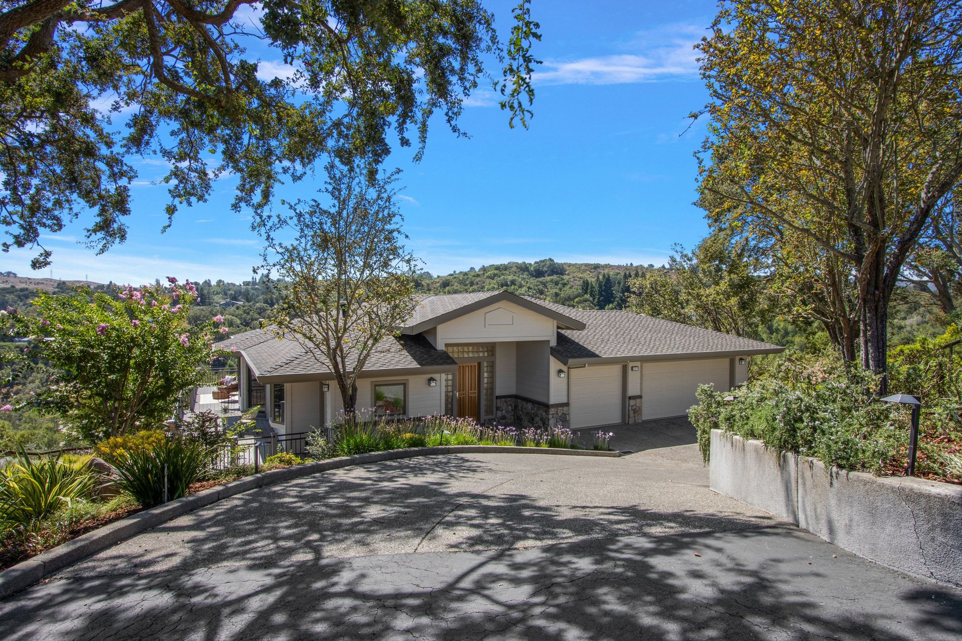 809 Mountain View Dr