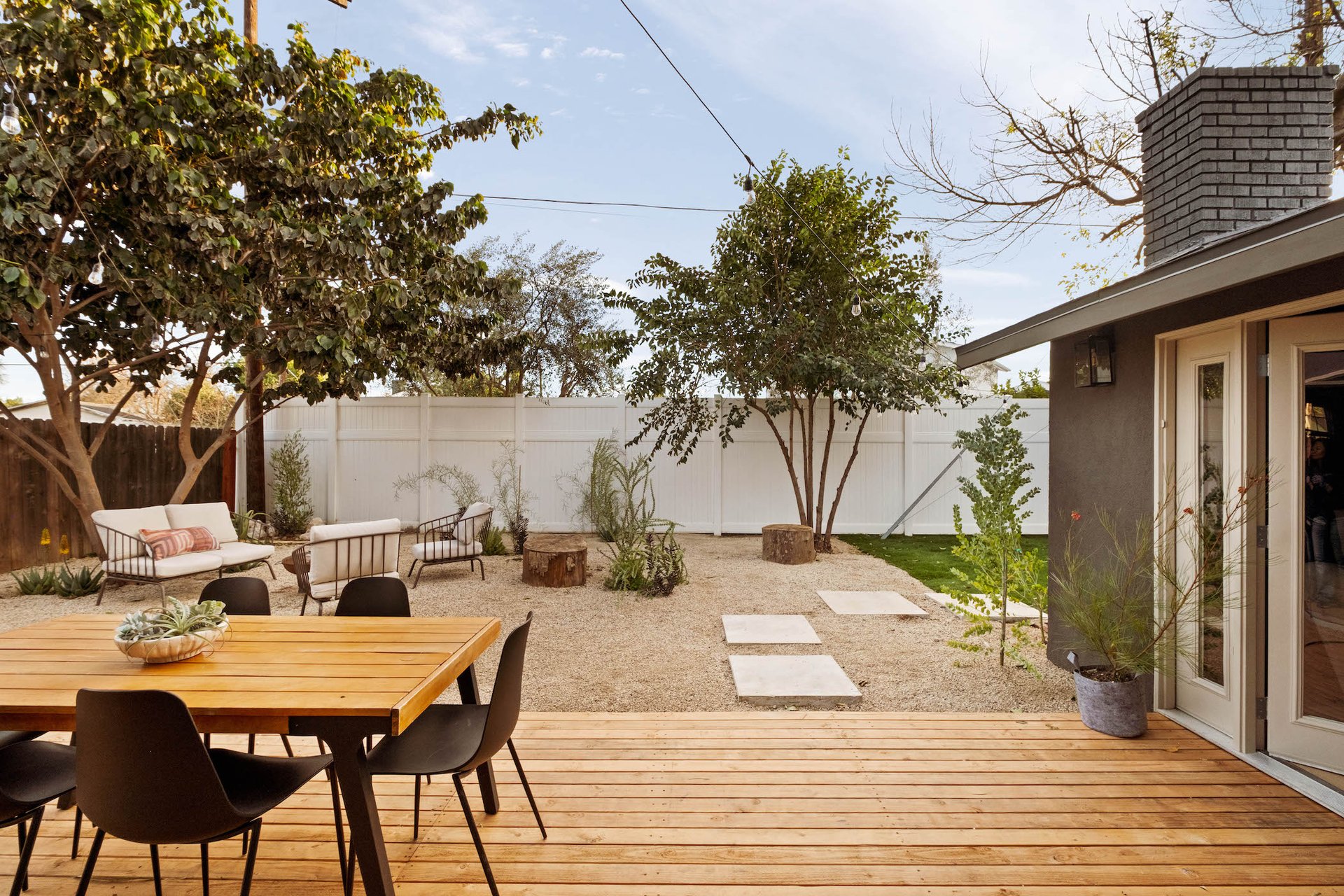 Outback Modern. Lake Balboa