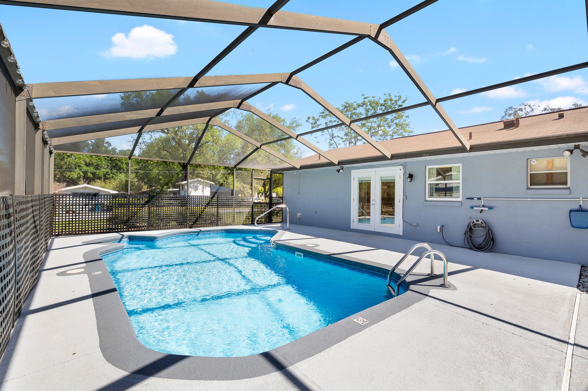 3399 RIVERDALE DR