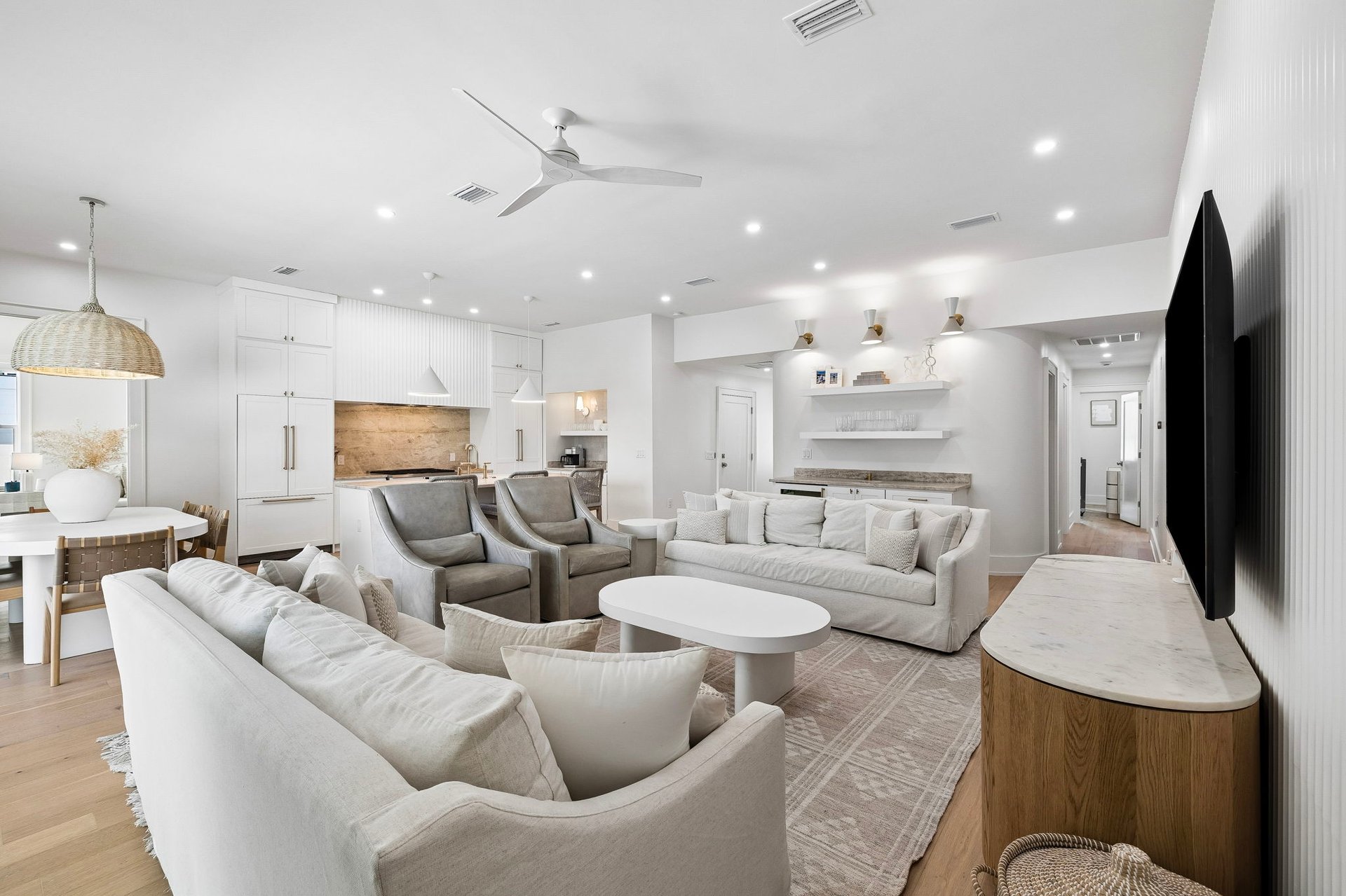 The Sand Cliffs Coastal Retreat