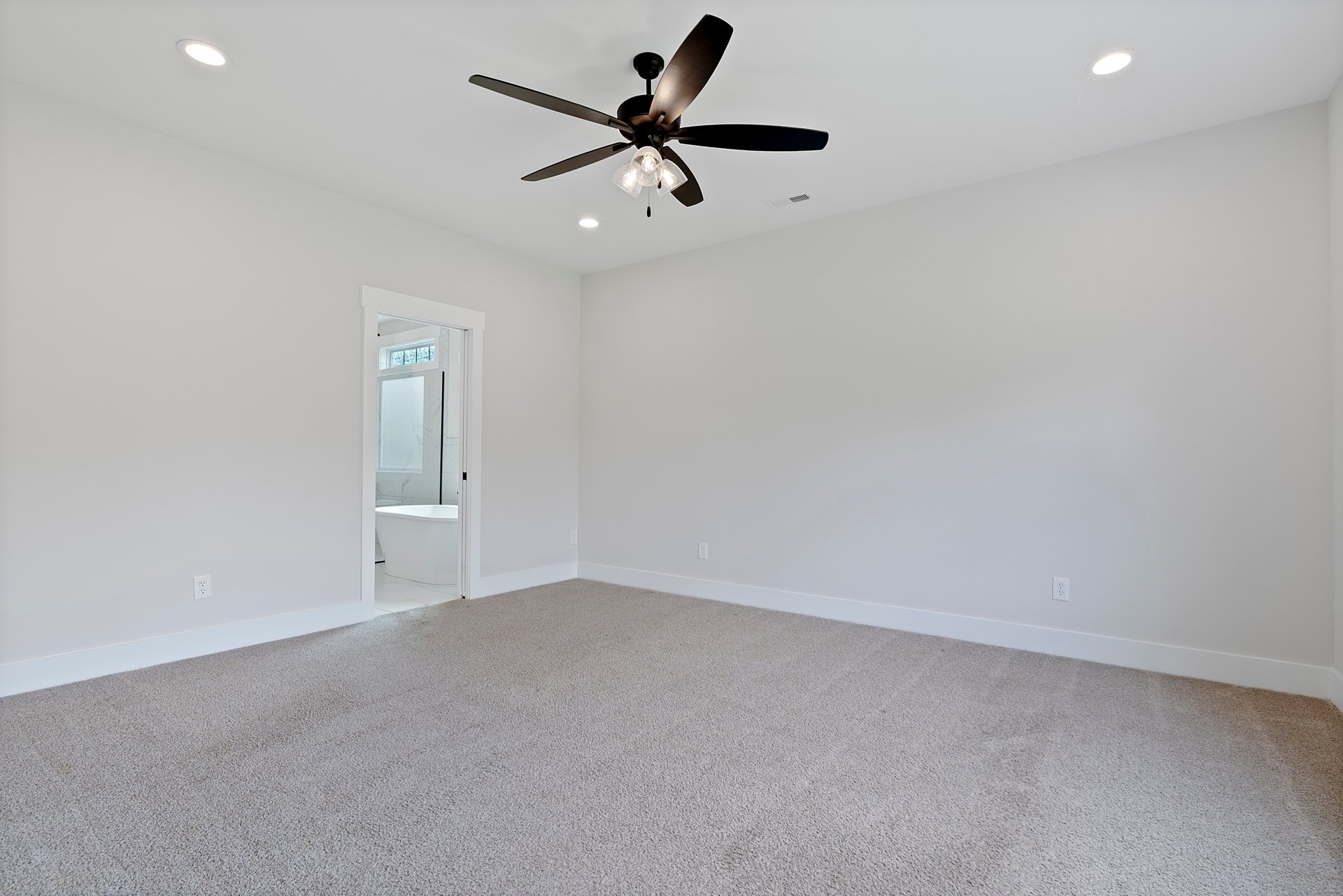 SPACE SPACE SPACE with a Luxury feel! Office AND Bonus Room!Office AND Bonus Room!