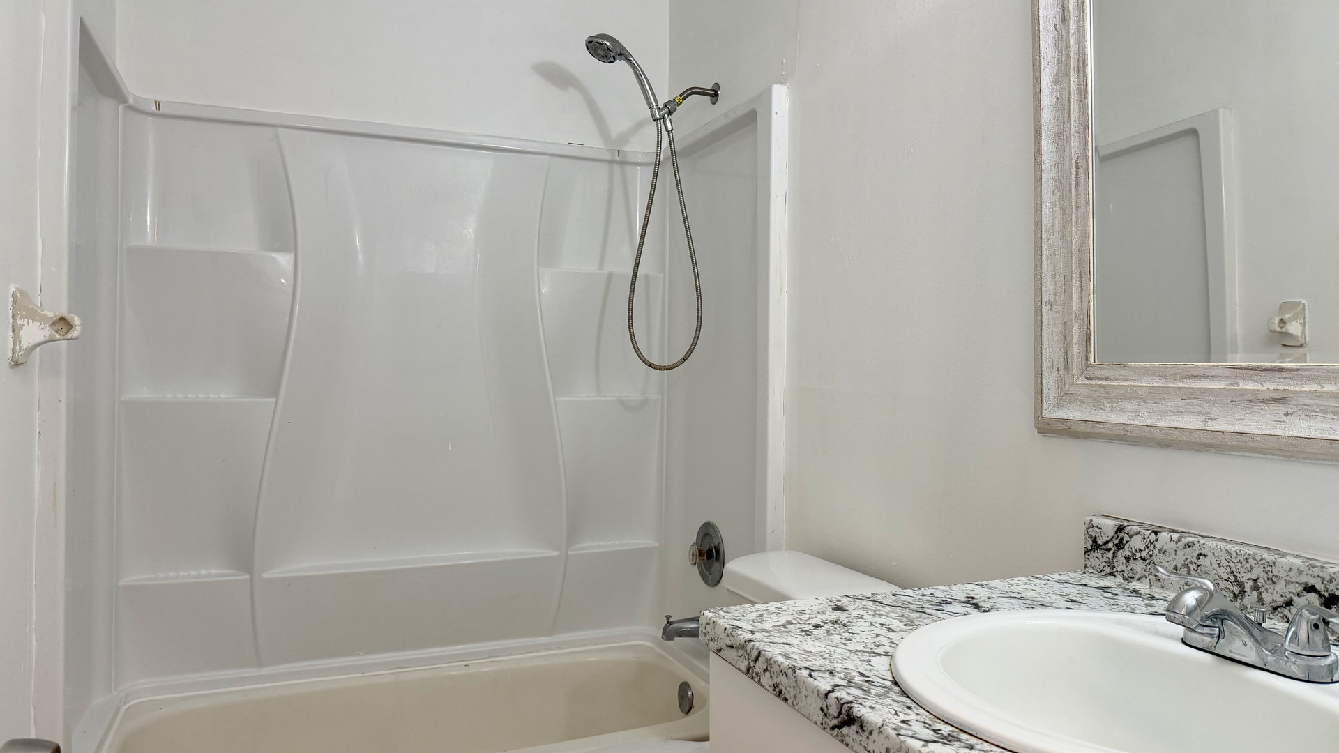 Spacious Ground-Floor Apartment for Lease in Winter Springs