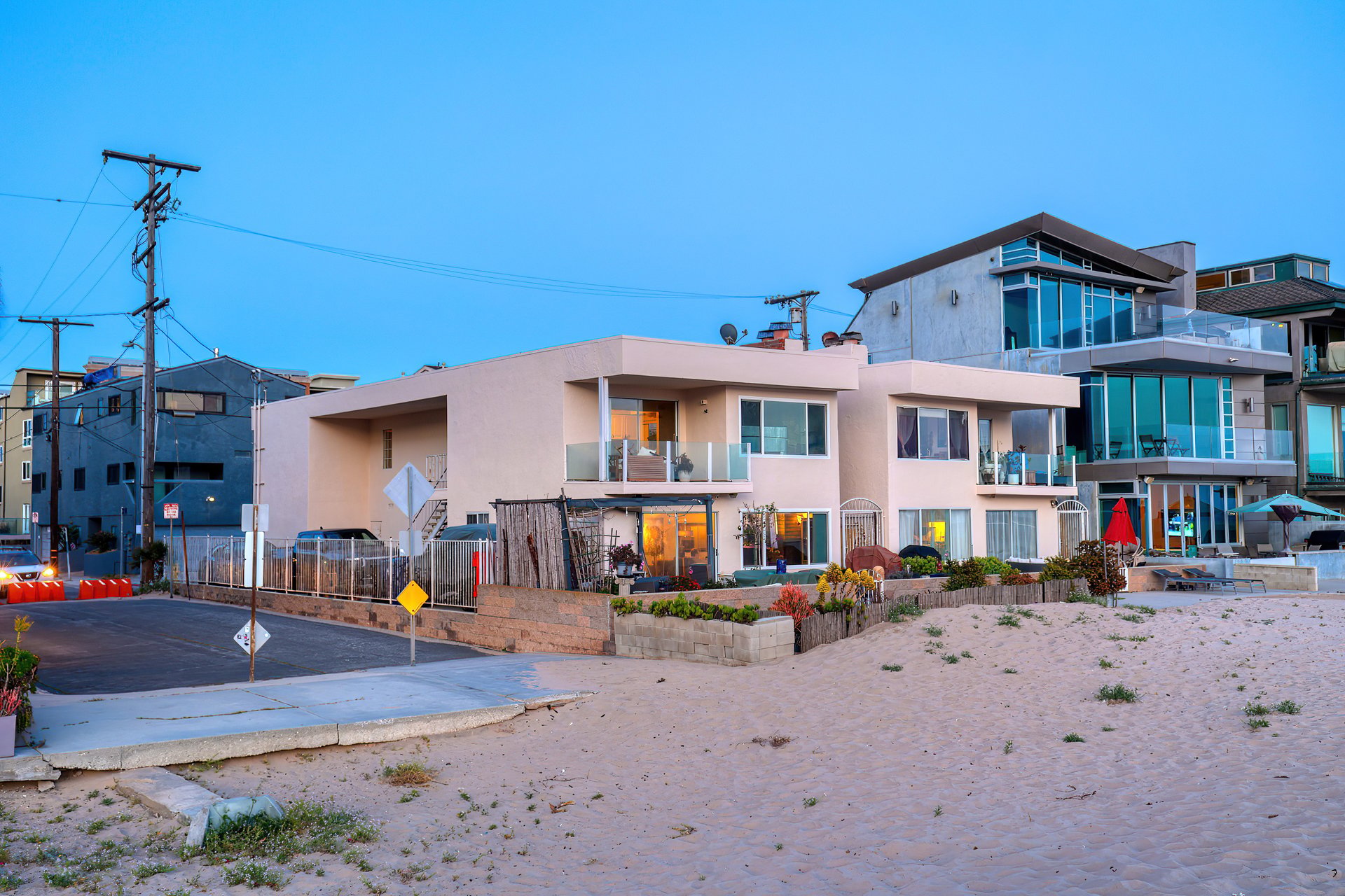 6401-6405 Ocean Front Walk