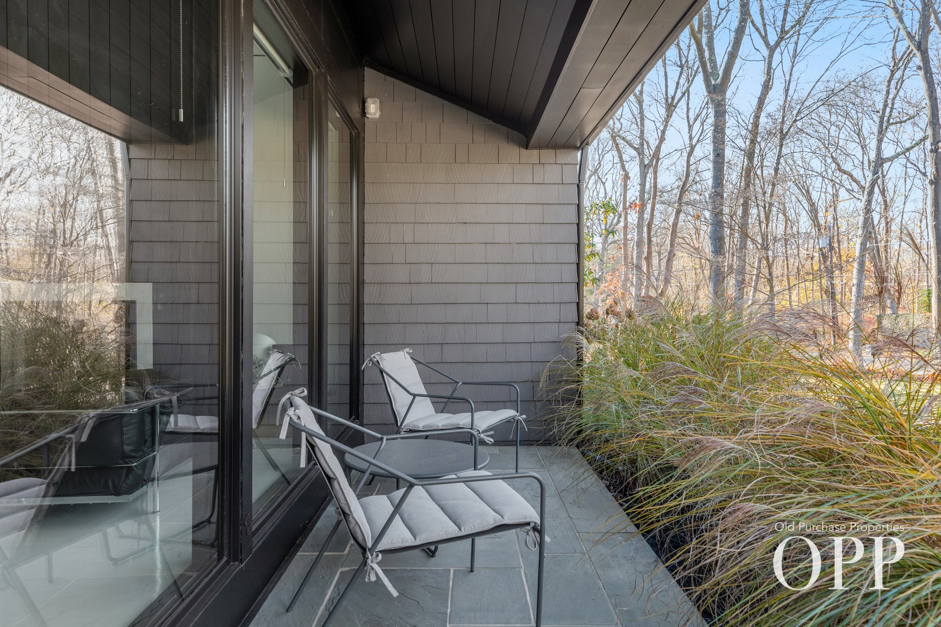 A SUNLIT RETREAT IN PICTURESQUE LOCATION