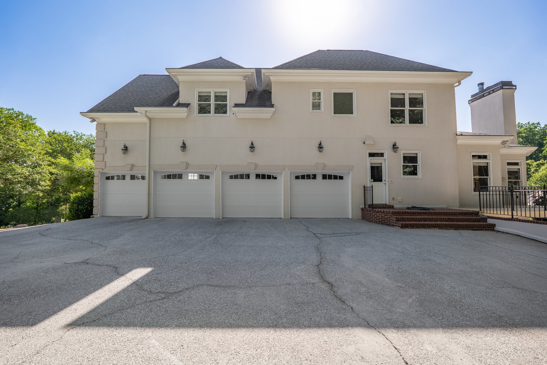 1055 Hedgerose Lane