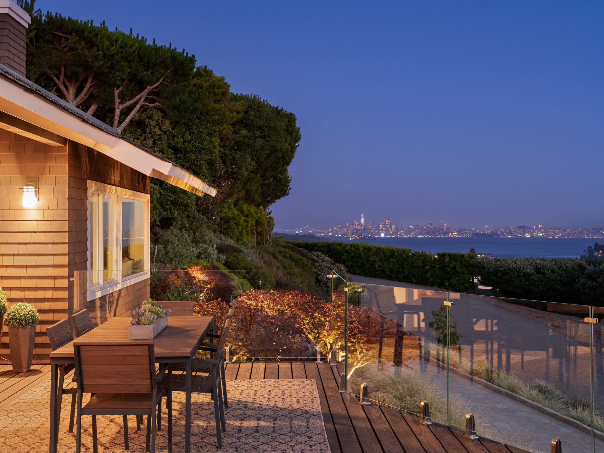 Stylish and Chic Mount Tiburon Retreat 