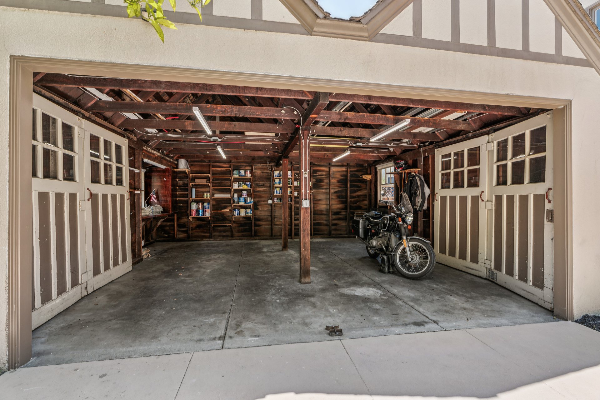 2823 Central Ave