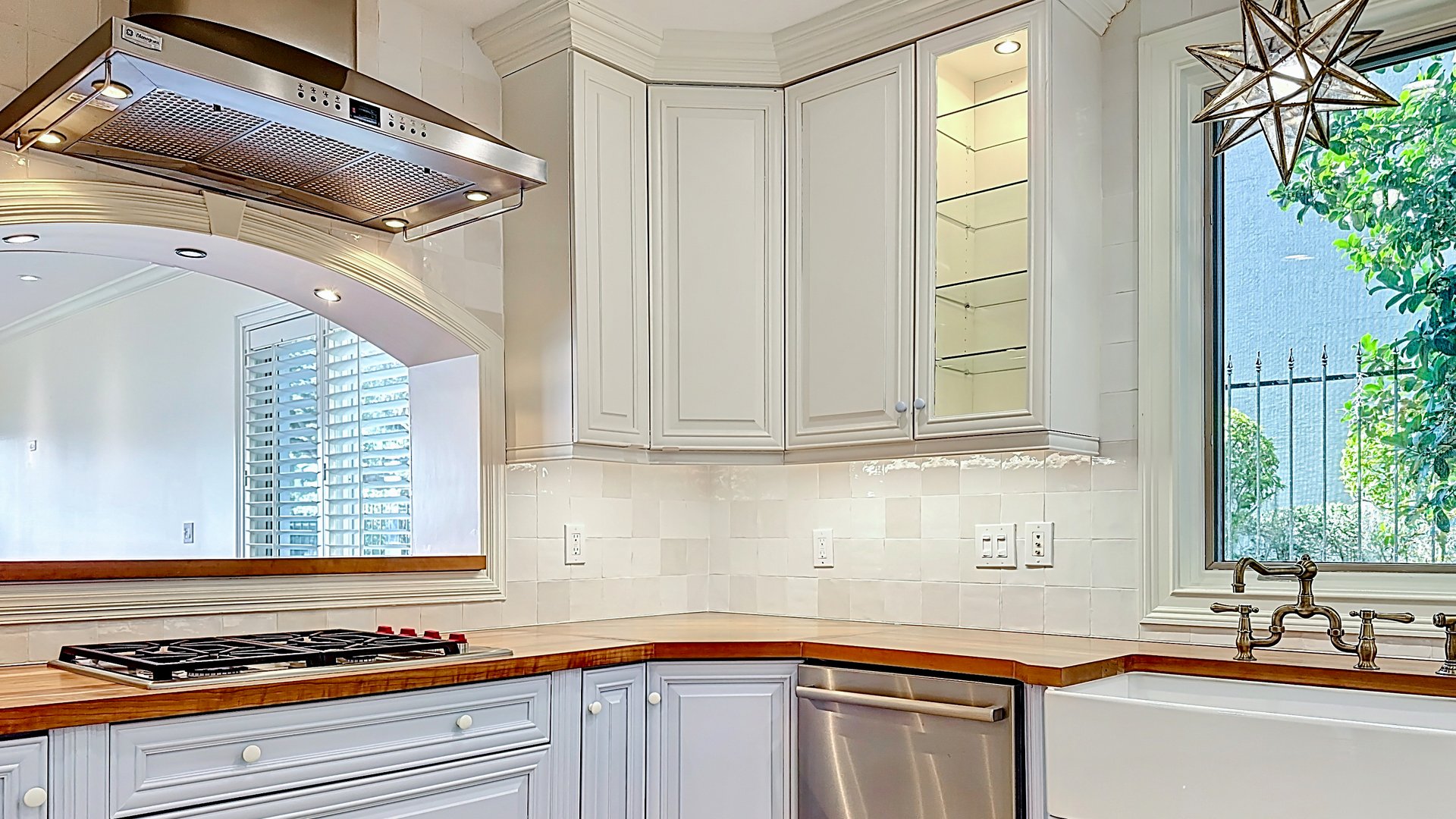 Spacious Winter Park Lakefront Condo in Perle du Lac