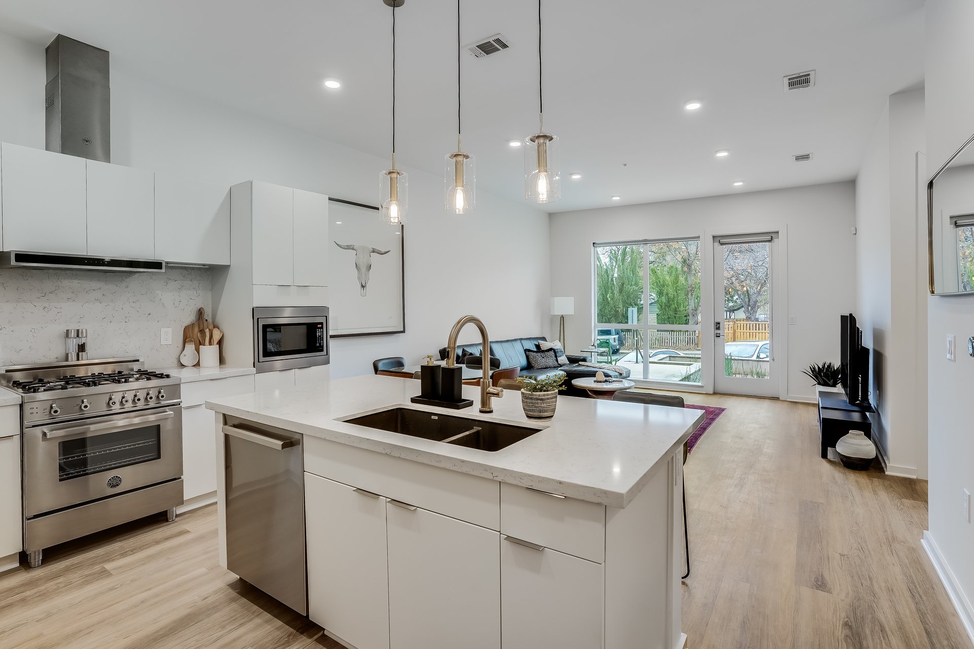 207 W Johanna St