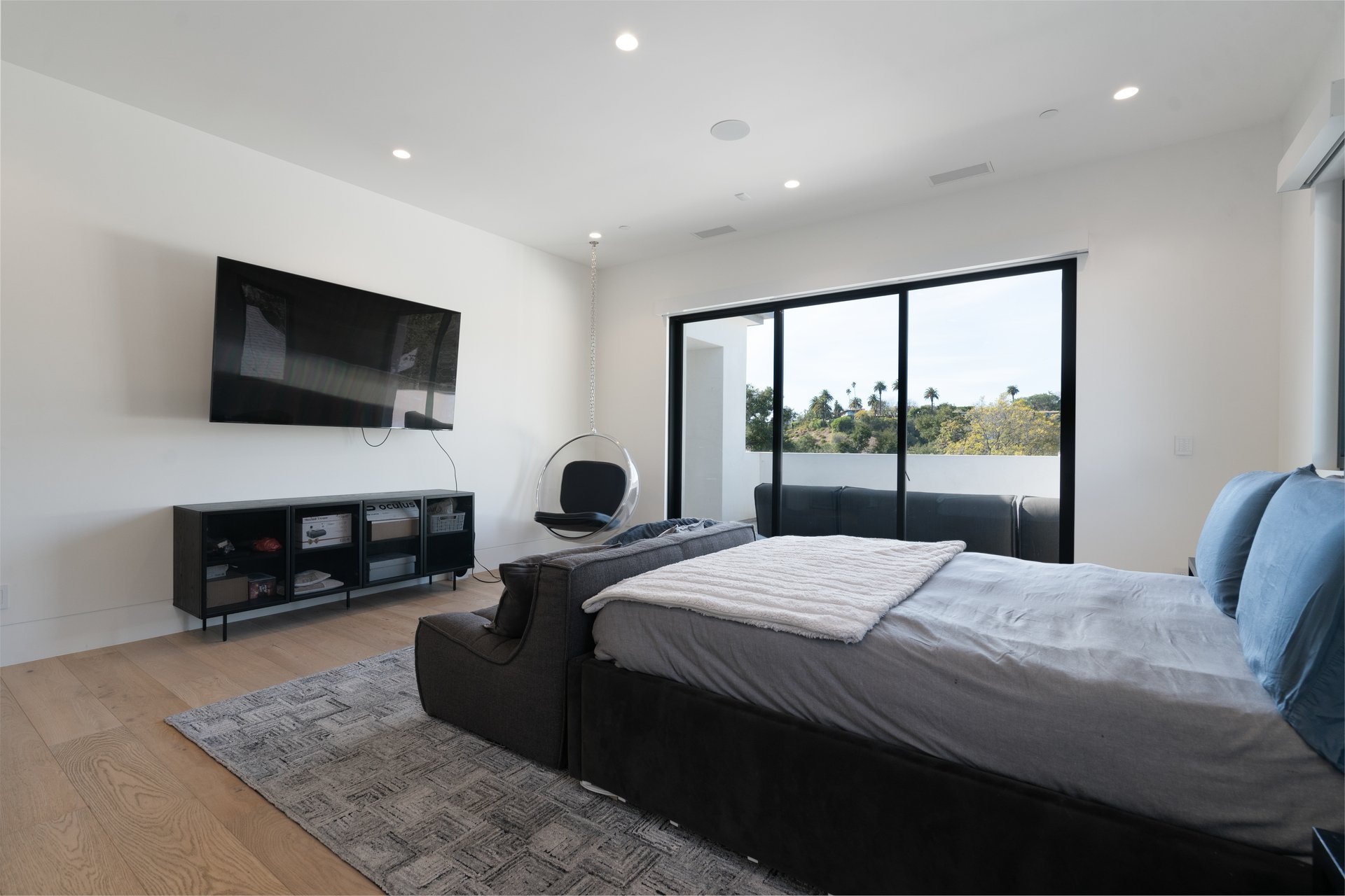 S Rockingham Ave, 90049