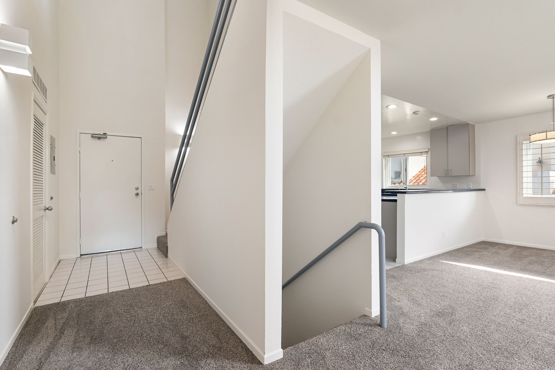 1010 California Ave #307, North of Wilshire