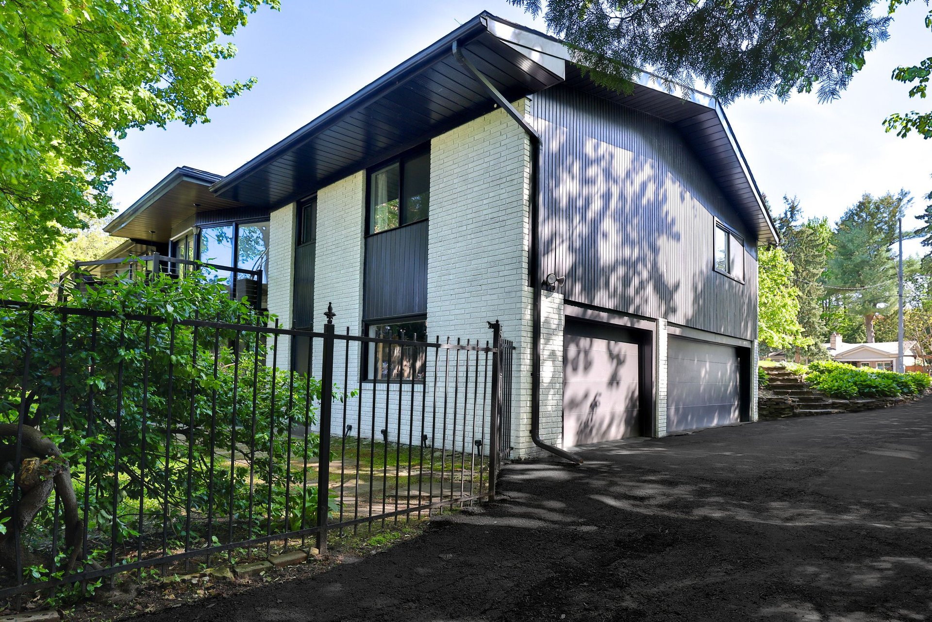625 Sir Richards Rd