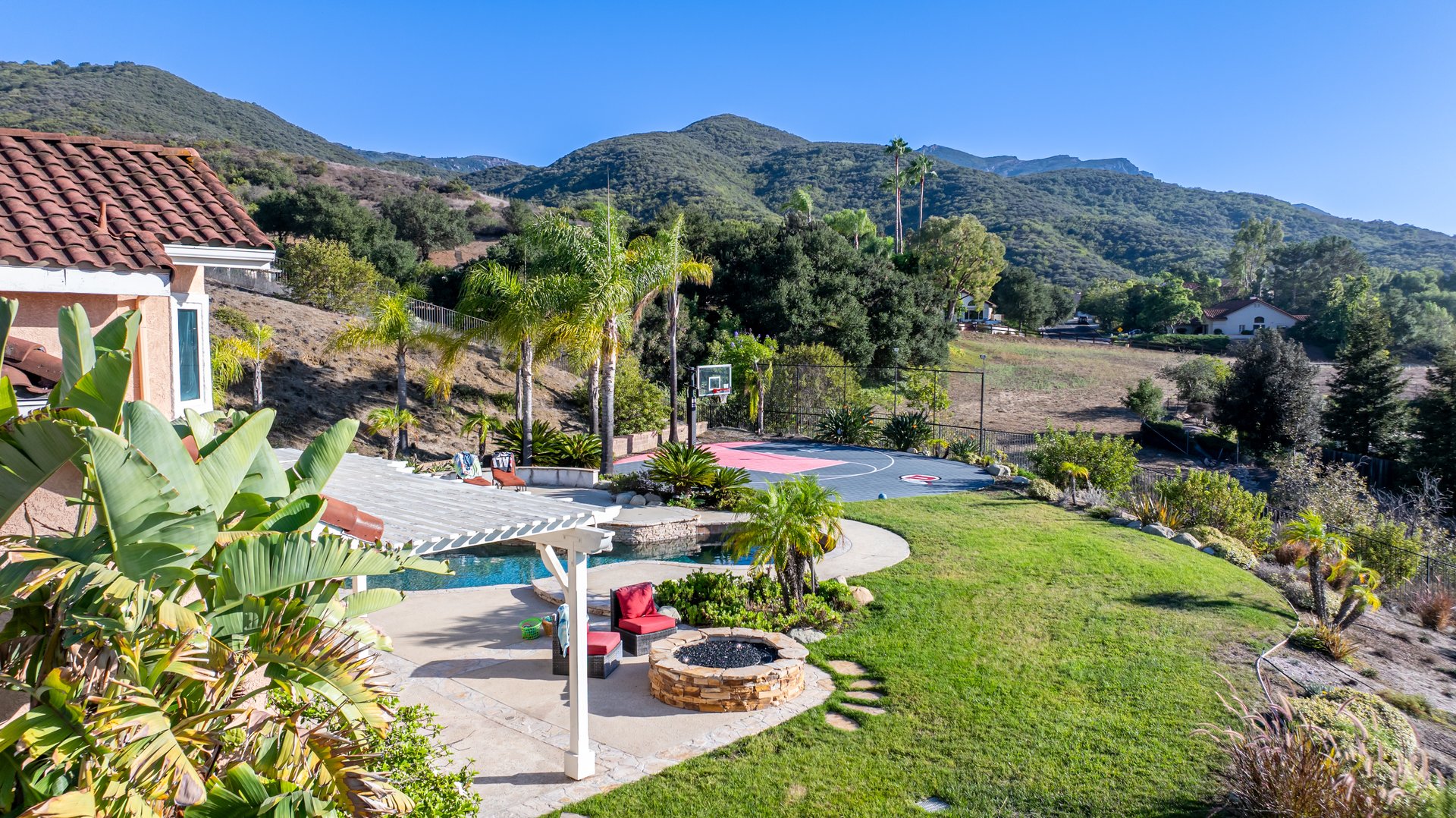 3356 Mountain Trail Avenue