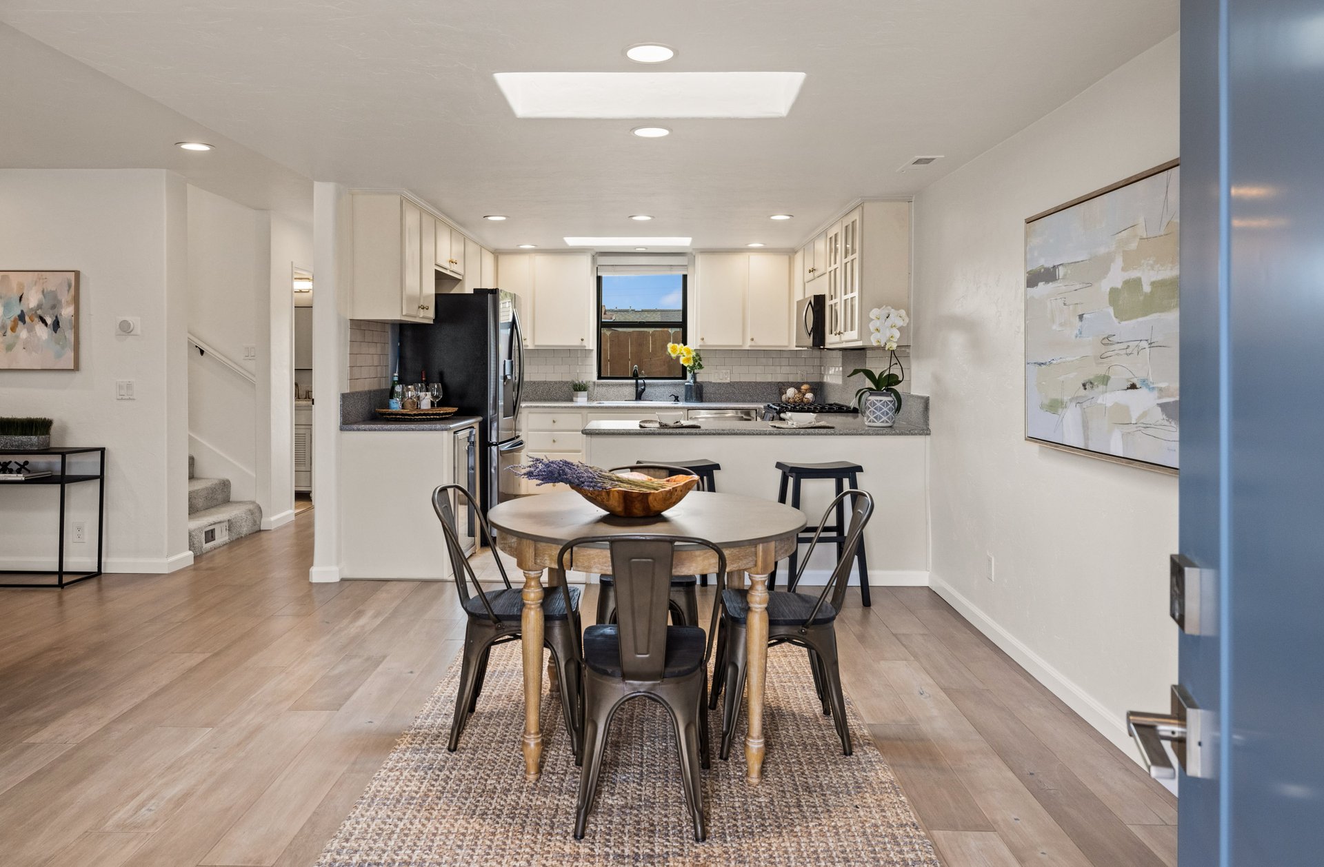 Monterey Sunbelt Living - 303 Del Robles Ave