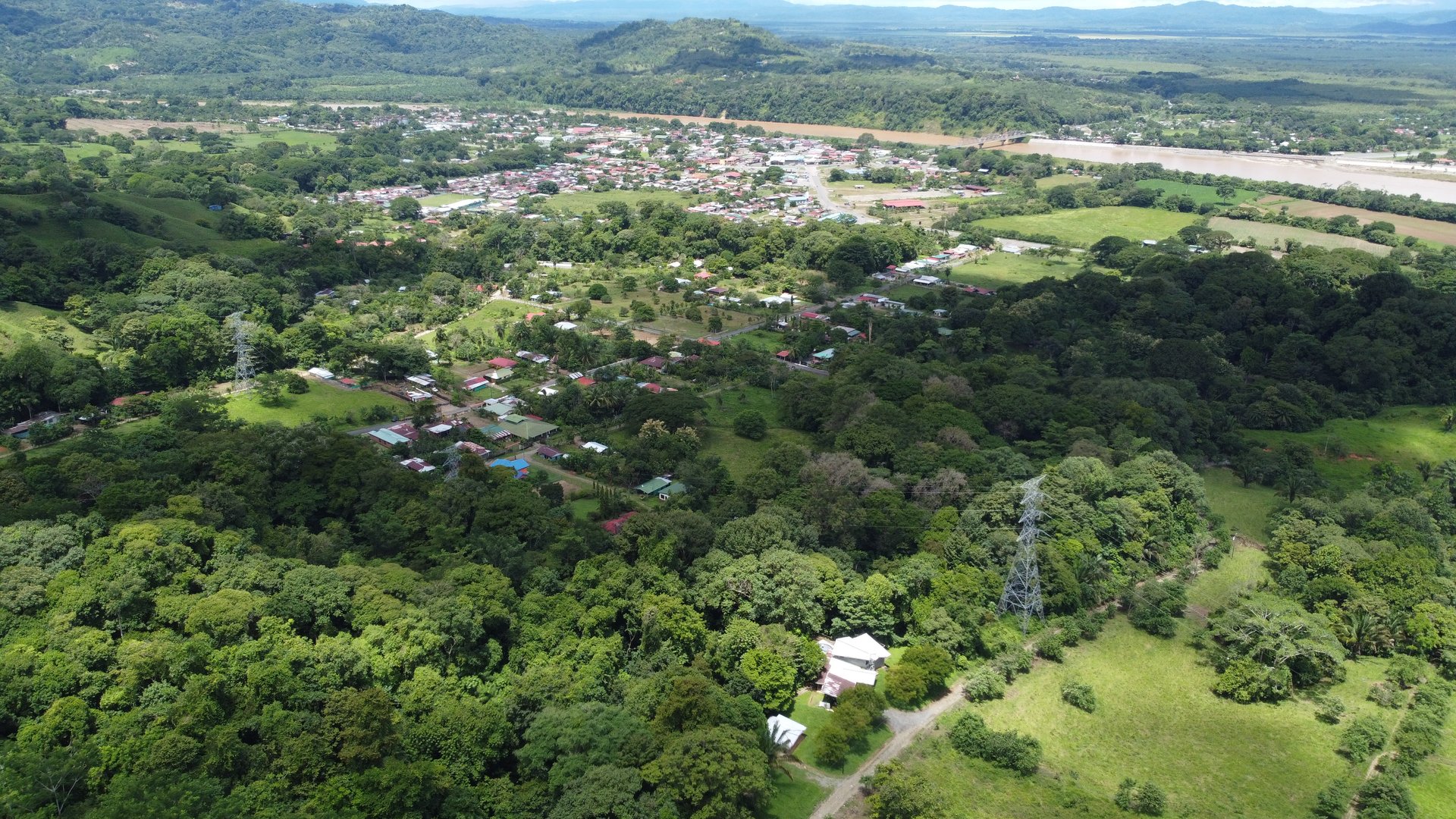 Fixer-Upper Home with an studio Office in Palmar Norte on a 7.58 Acres Property