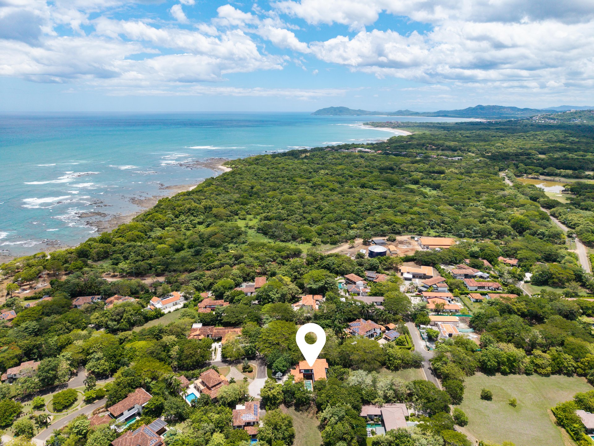 Casa La Ola Perfecta | Luxury 5-Bedroom Home with Pool Near the Beach in Hacienda Pinilla