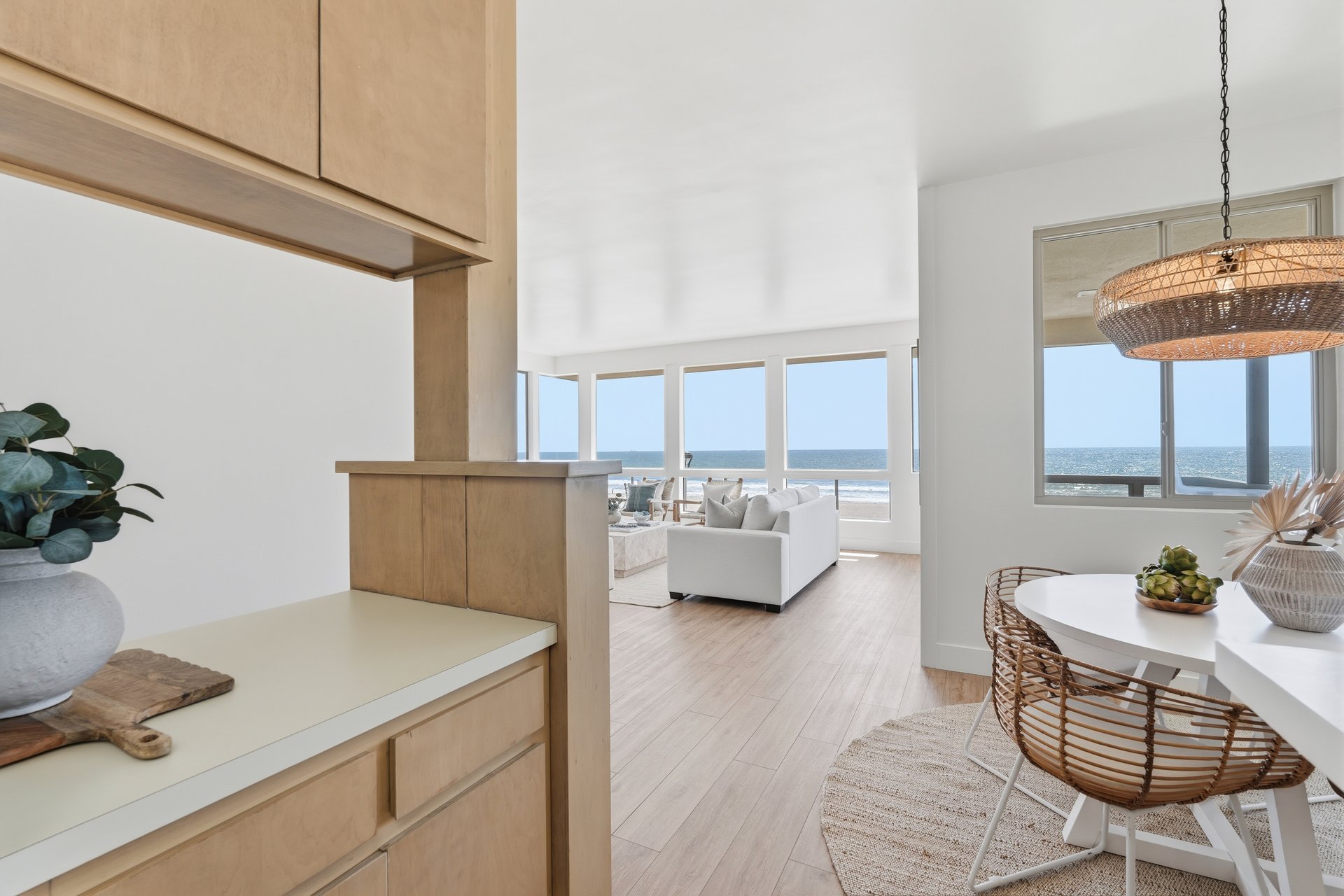 2516 The Strand