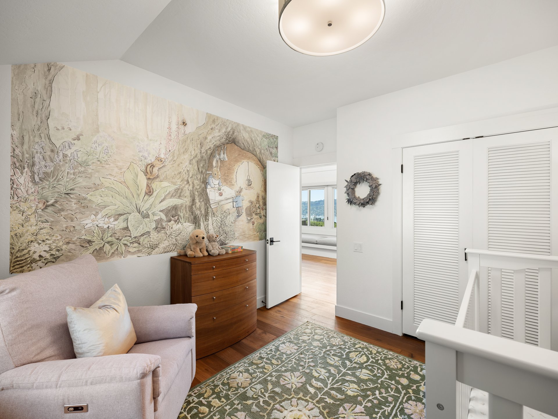 Stylish and Chic Mount Tiburon Retreat 