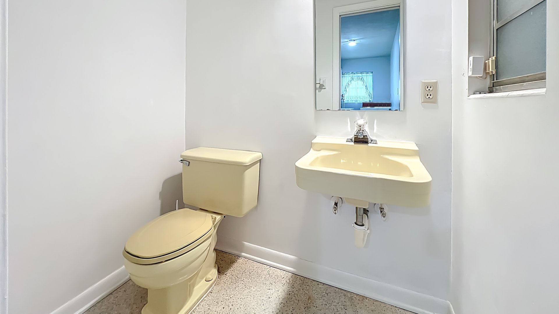 Mid-Century Modern 4-Bedroom in Dommerich Hills, Maitland
