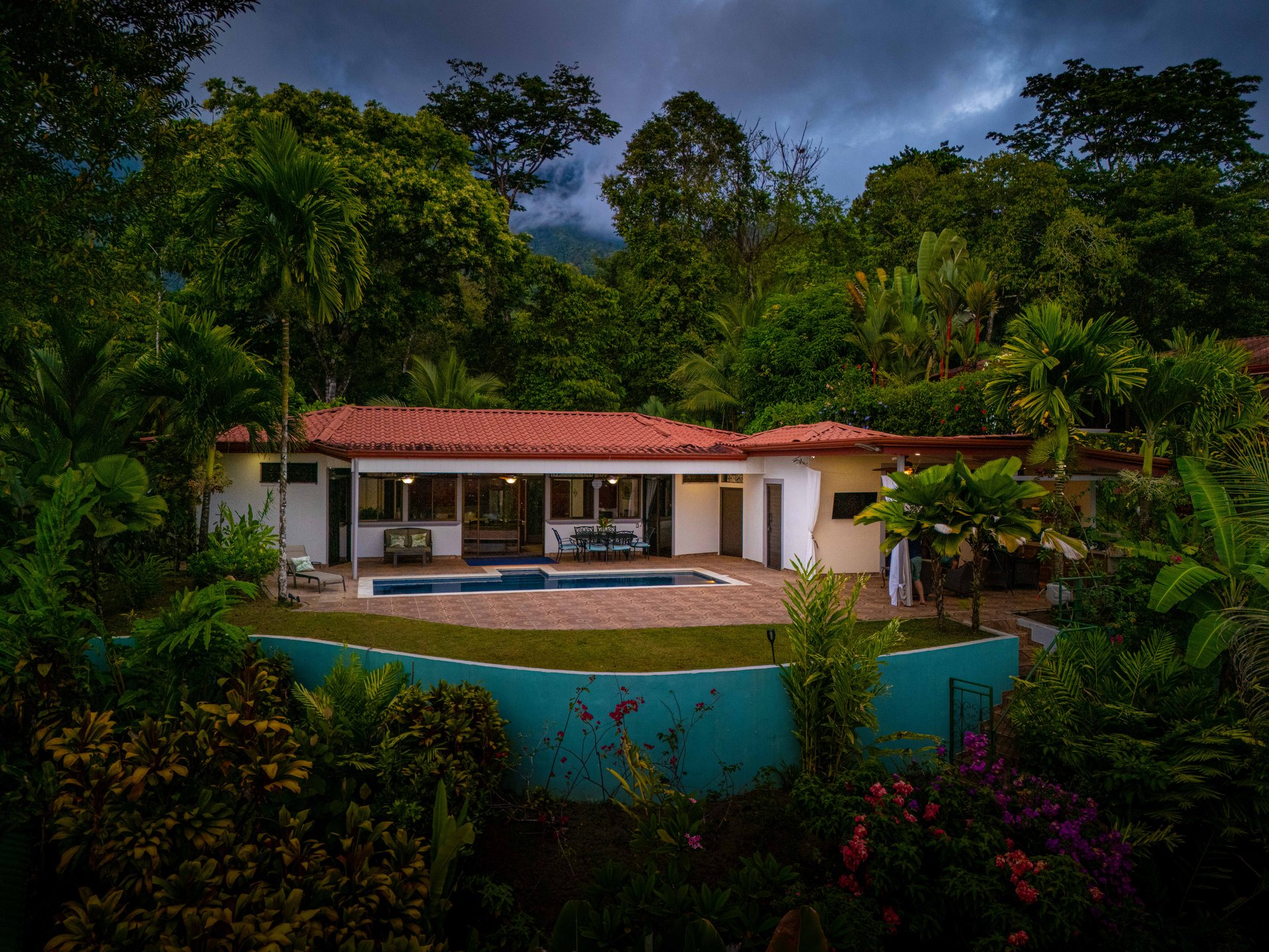 Expansive Ocean Views, Central Ojochal - 3 bed, 3 bath!