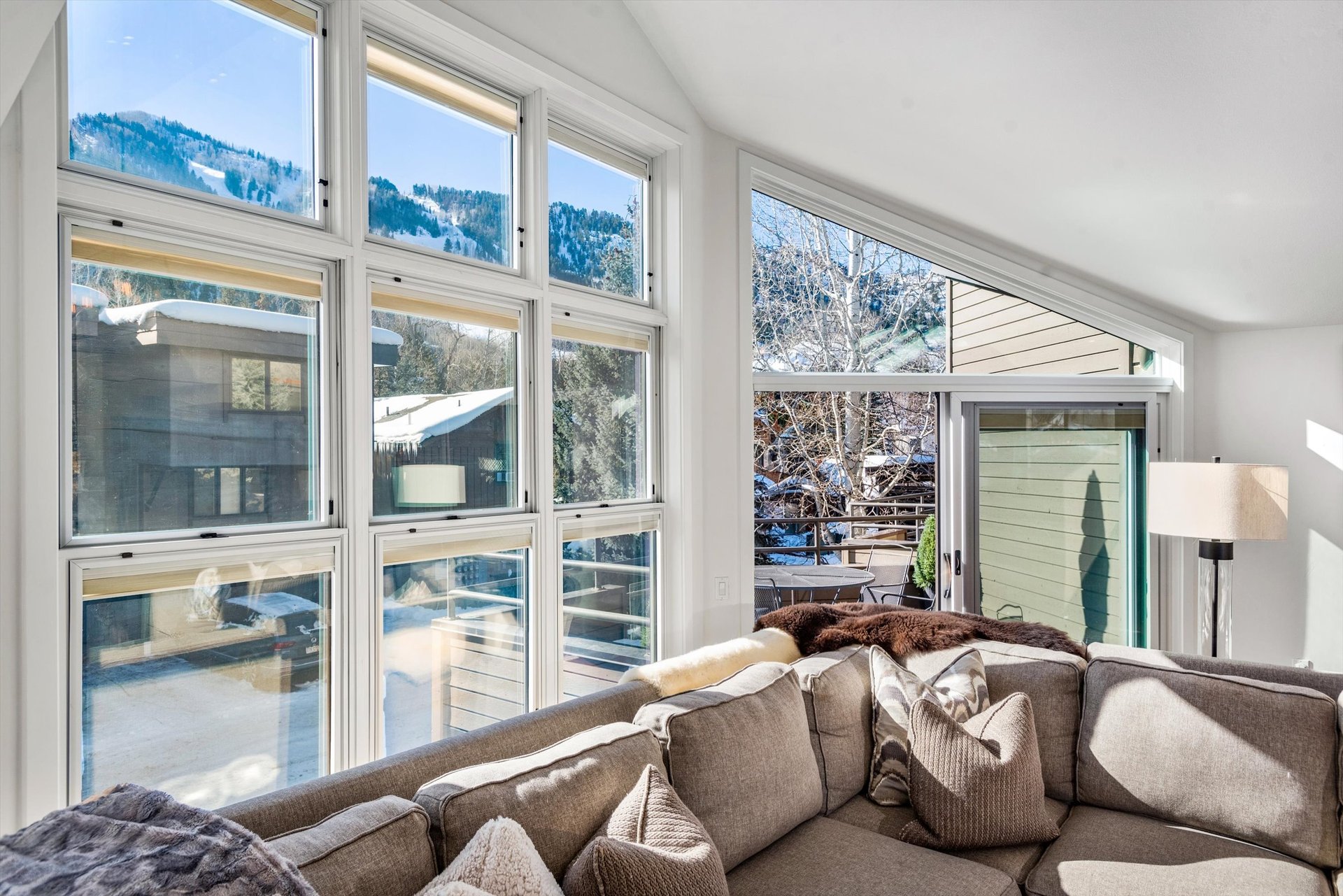 Aspen Core Luxury: Walk to the Gondola from this Spacious Townhome