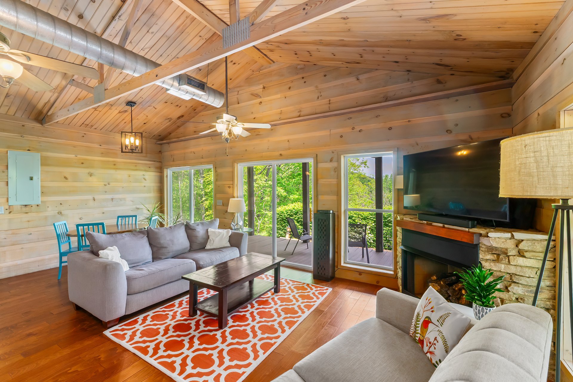 438 PALMETTO DR