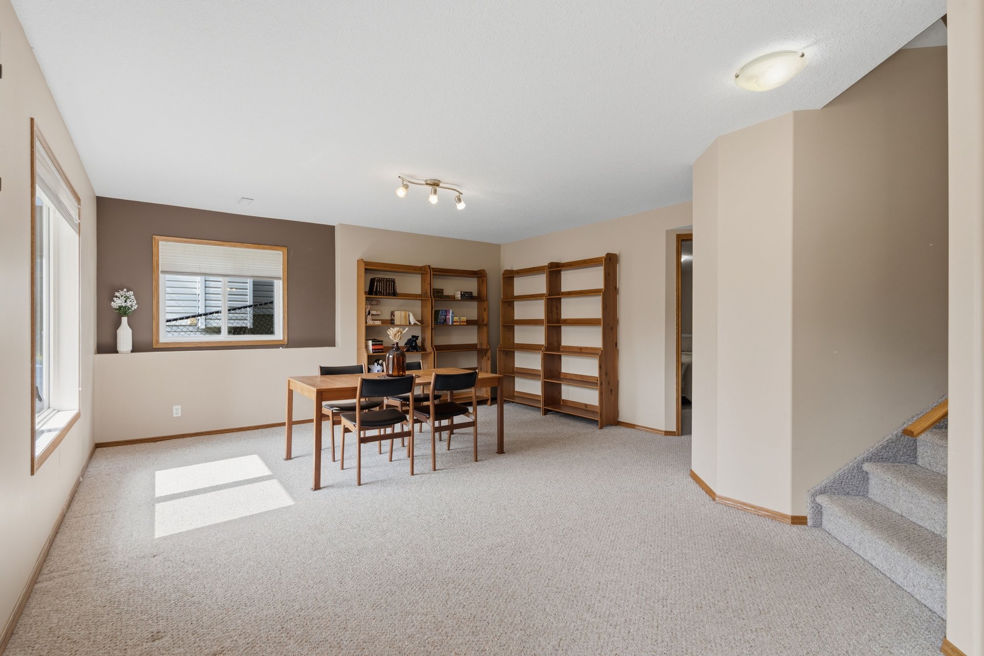 499 Highland Close