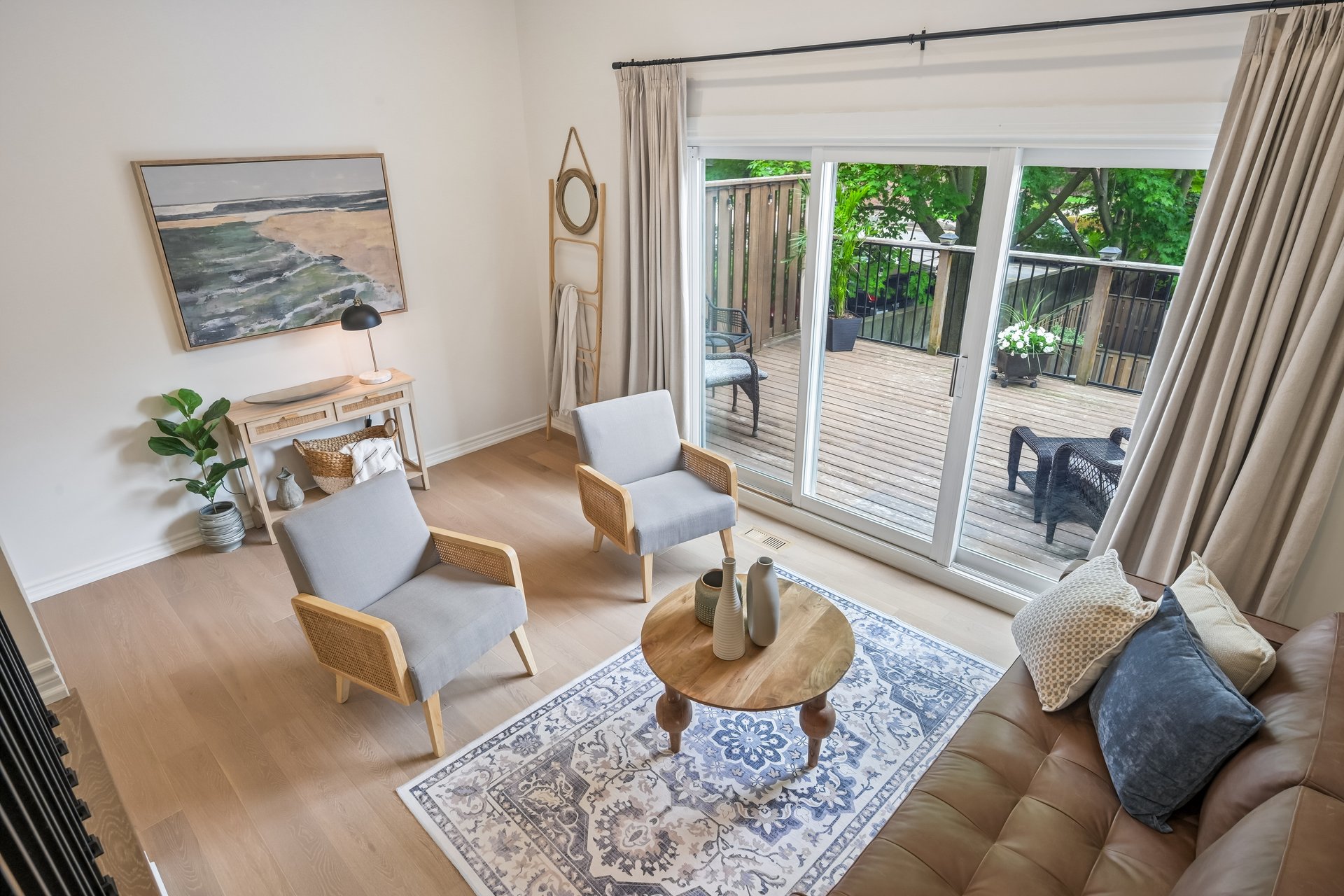 Lakeside living in the heart of Bronte!