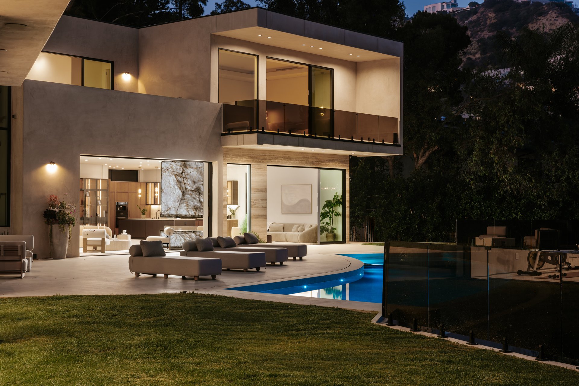 9262 Thrush Way, Hollywood Hills