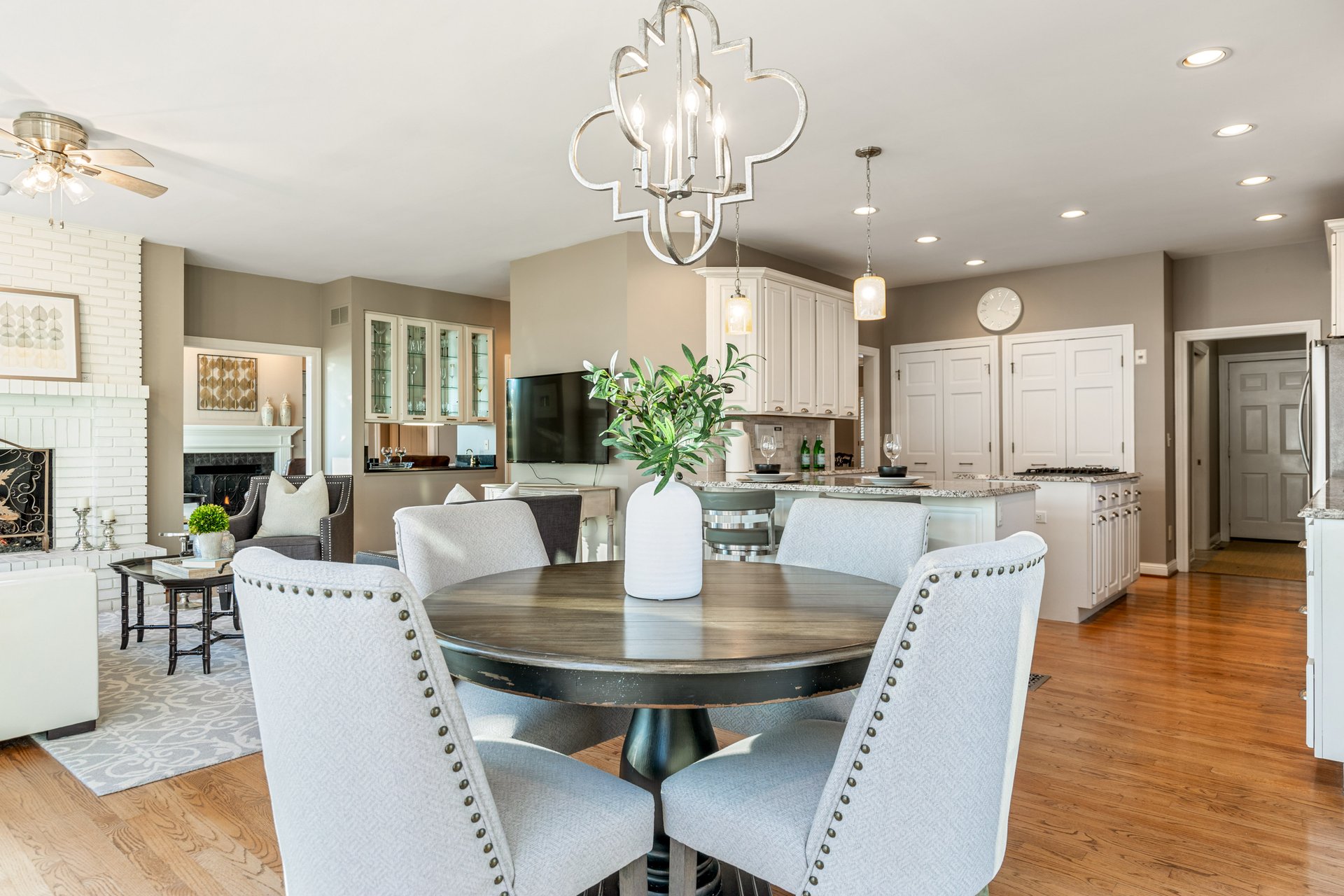 6 Whitmoor Court