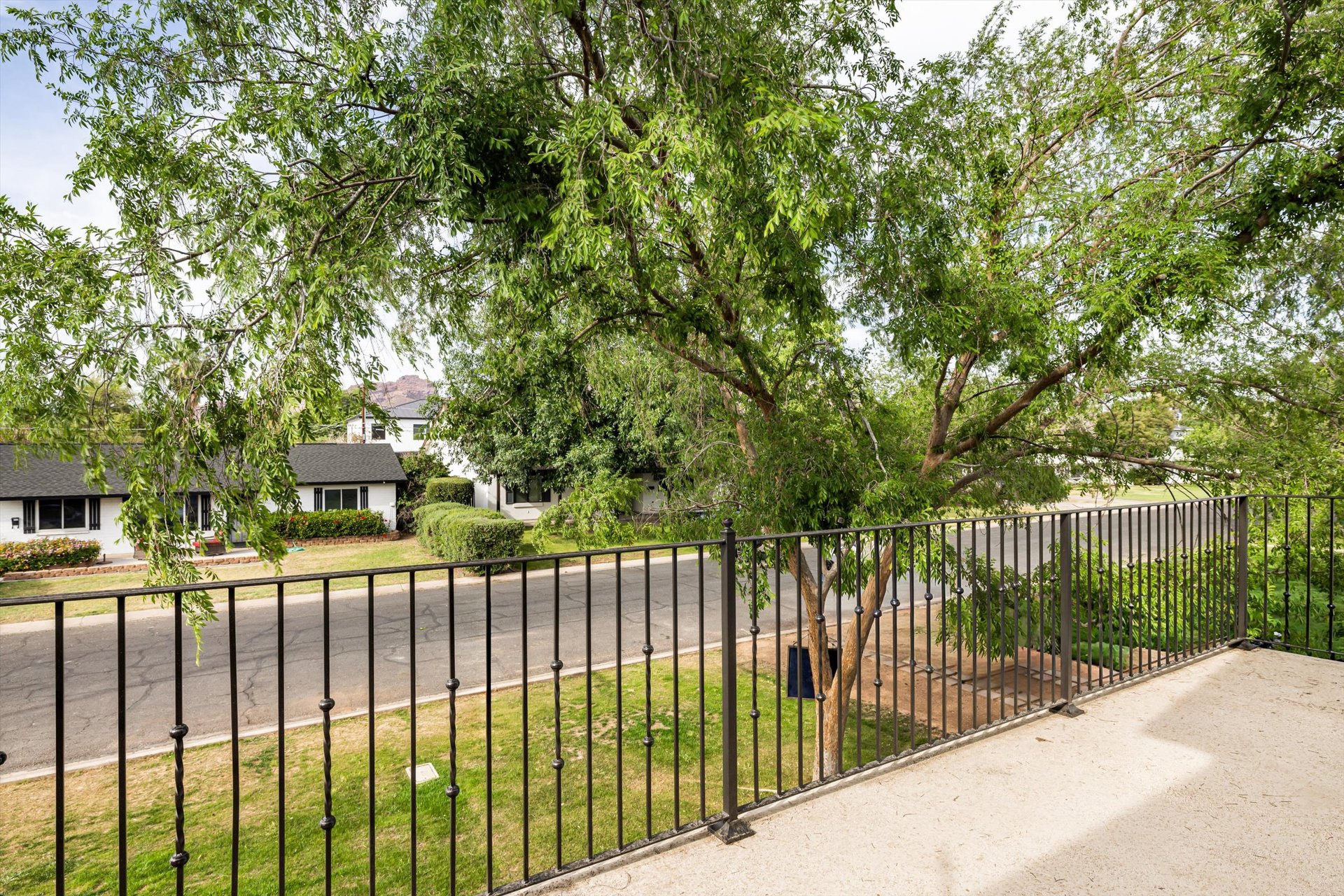 4835 E INDIANOLA Avenue