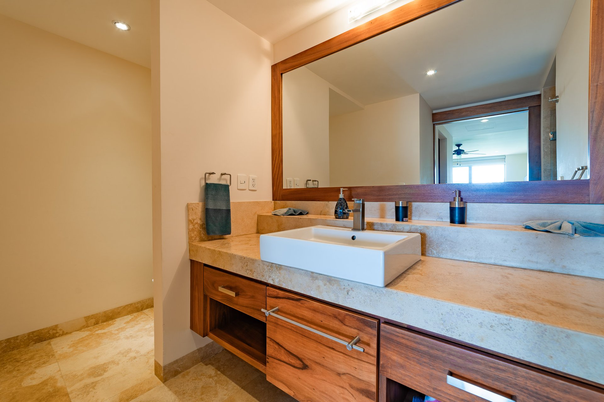 3 Bedroom, Condo, COSMO 8A-1