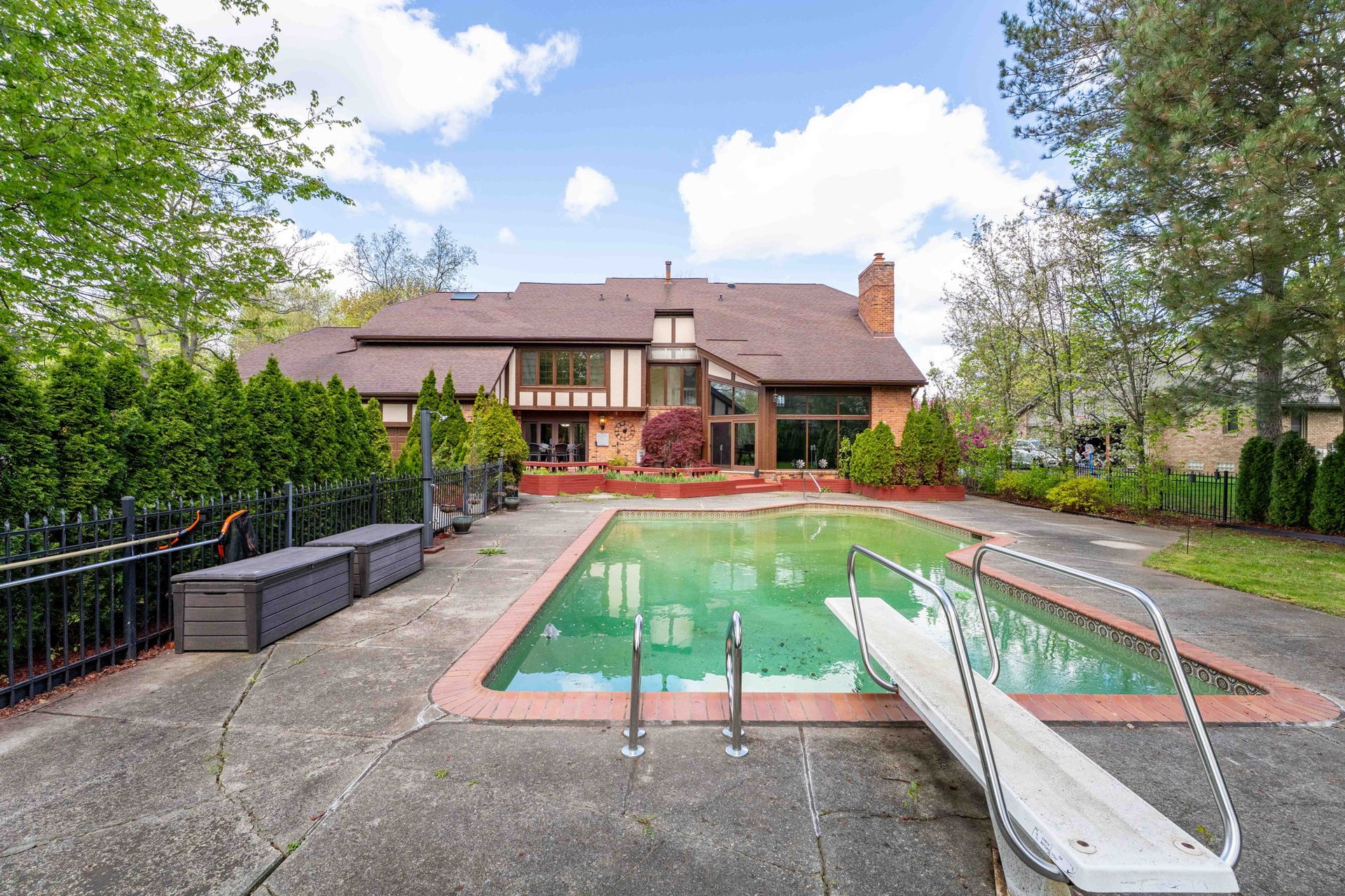 1743 Beechwood Way