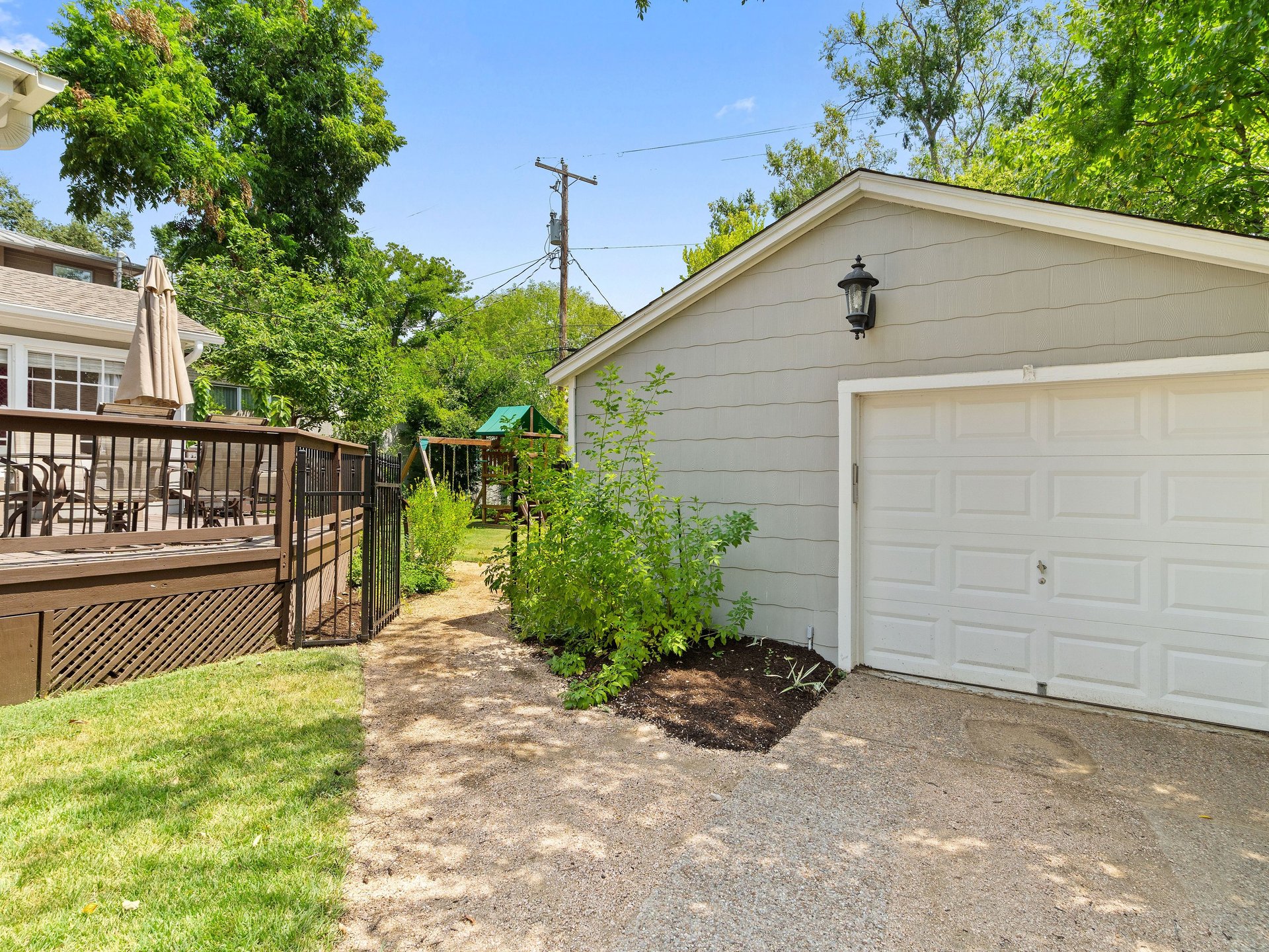 Modern Elegance in Bryker Woods