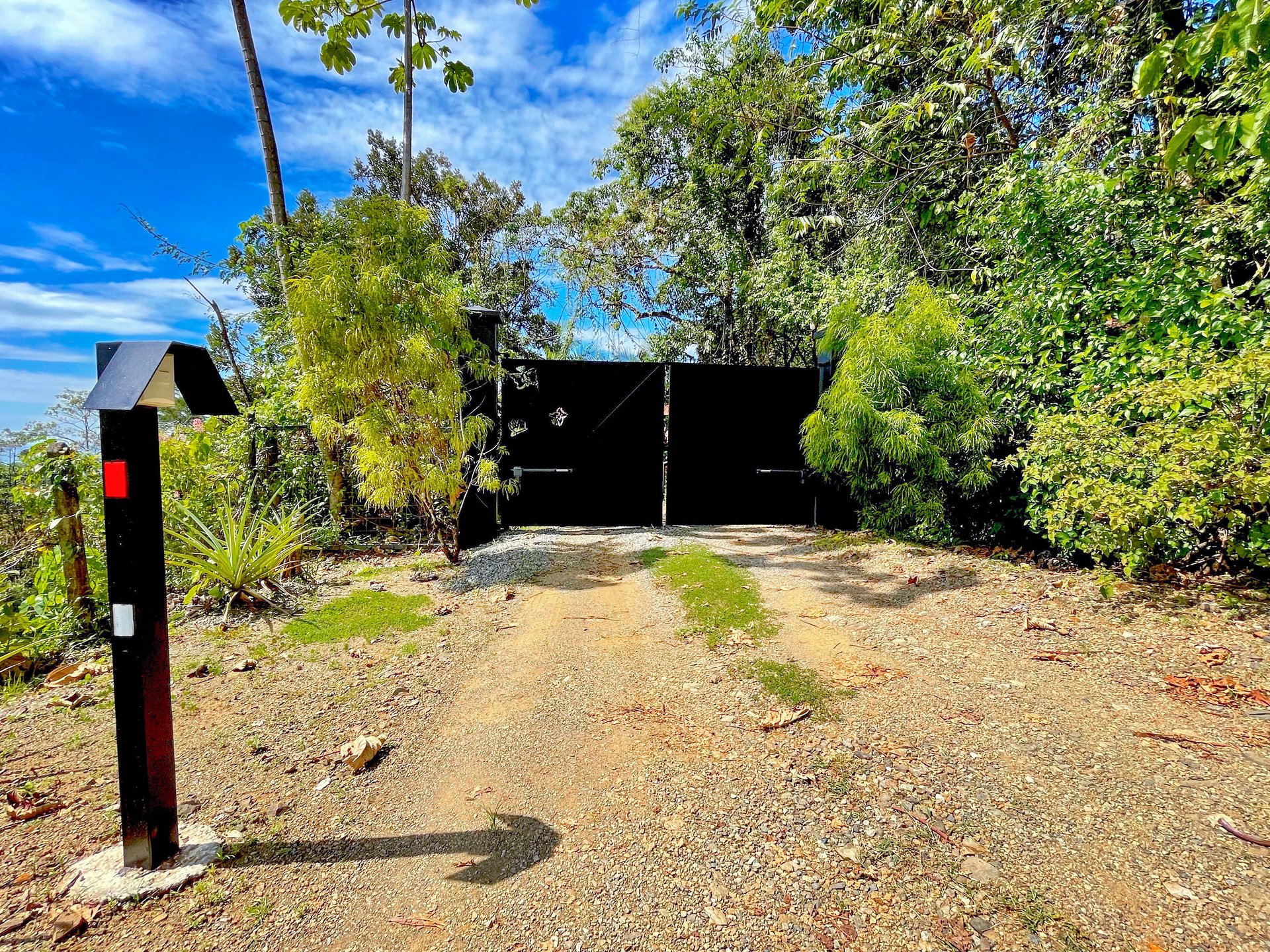 2.24 ACRES – 7 Bedrooms Ocean View Boutique Hotel With Two Pools, 5 Minutes to Uvita, Multiple Rental Options!!