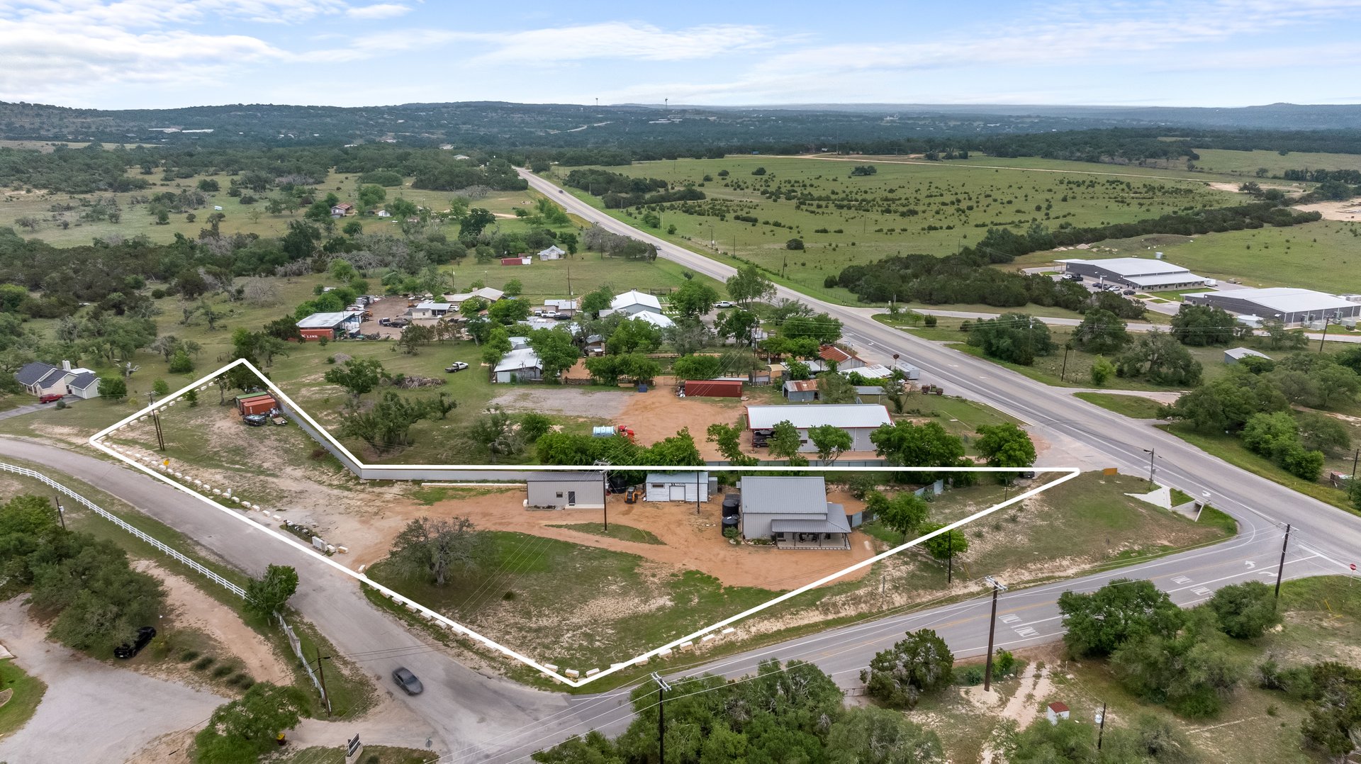 Unique Residential/Commercial Property - 180 Henly LOOP