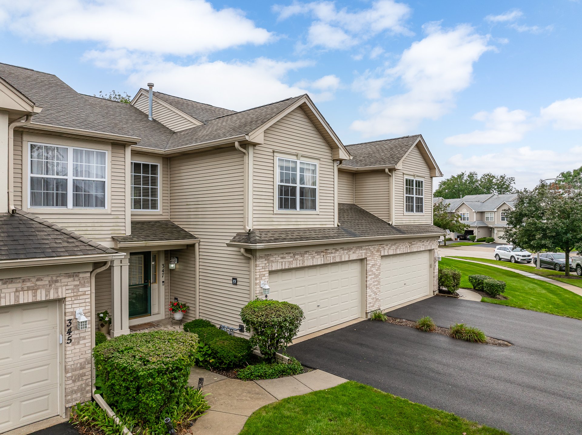 347 Gladstone Ln