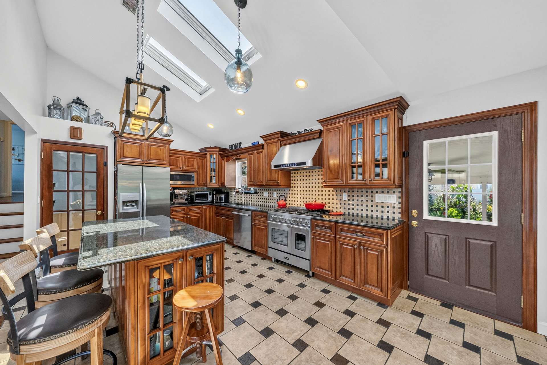 24 Beacon St