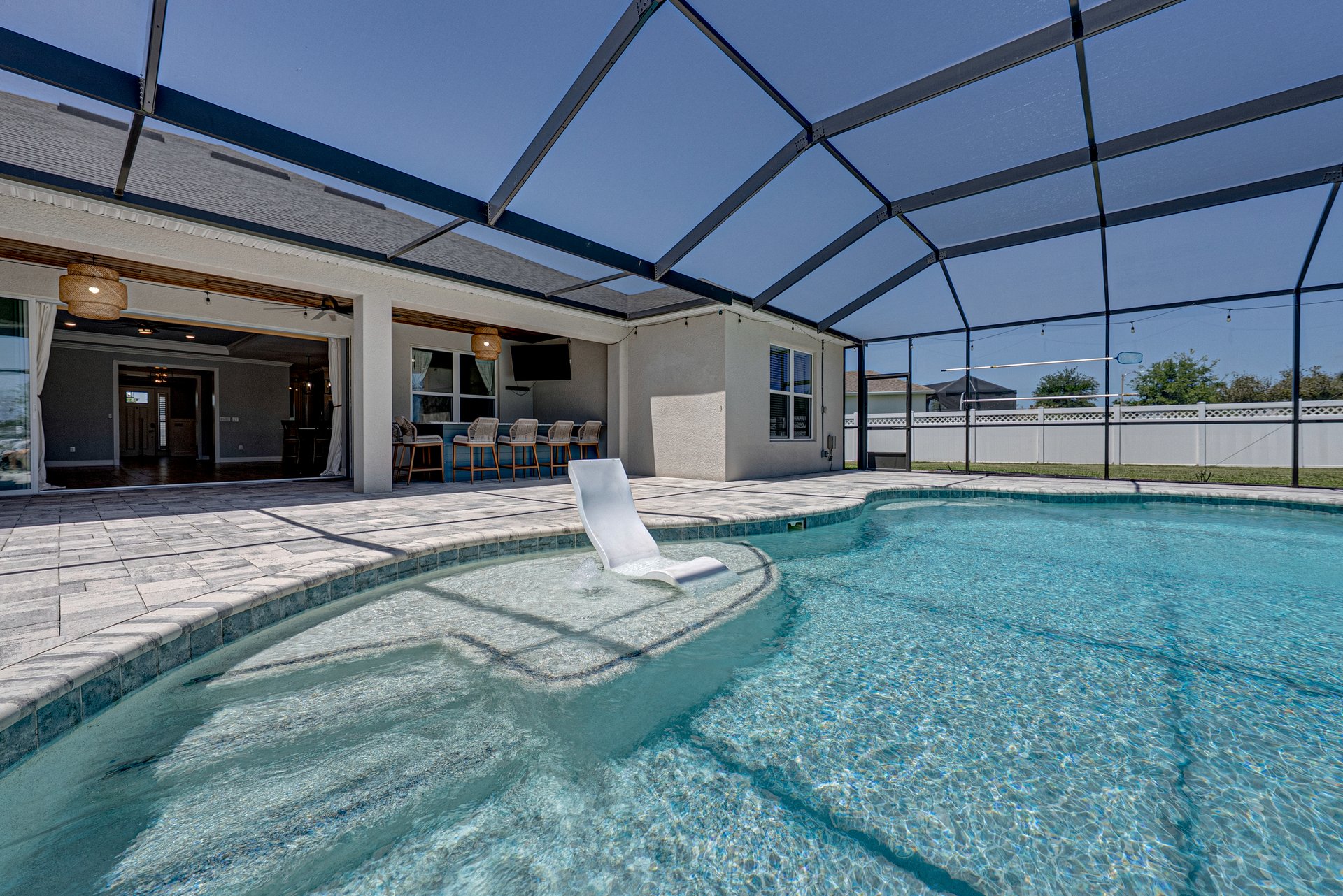 6883 BRADBURY CIR
